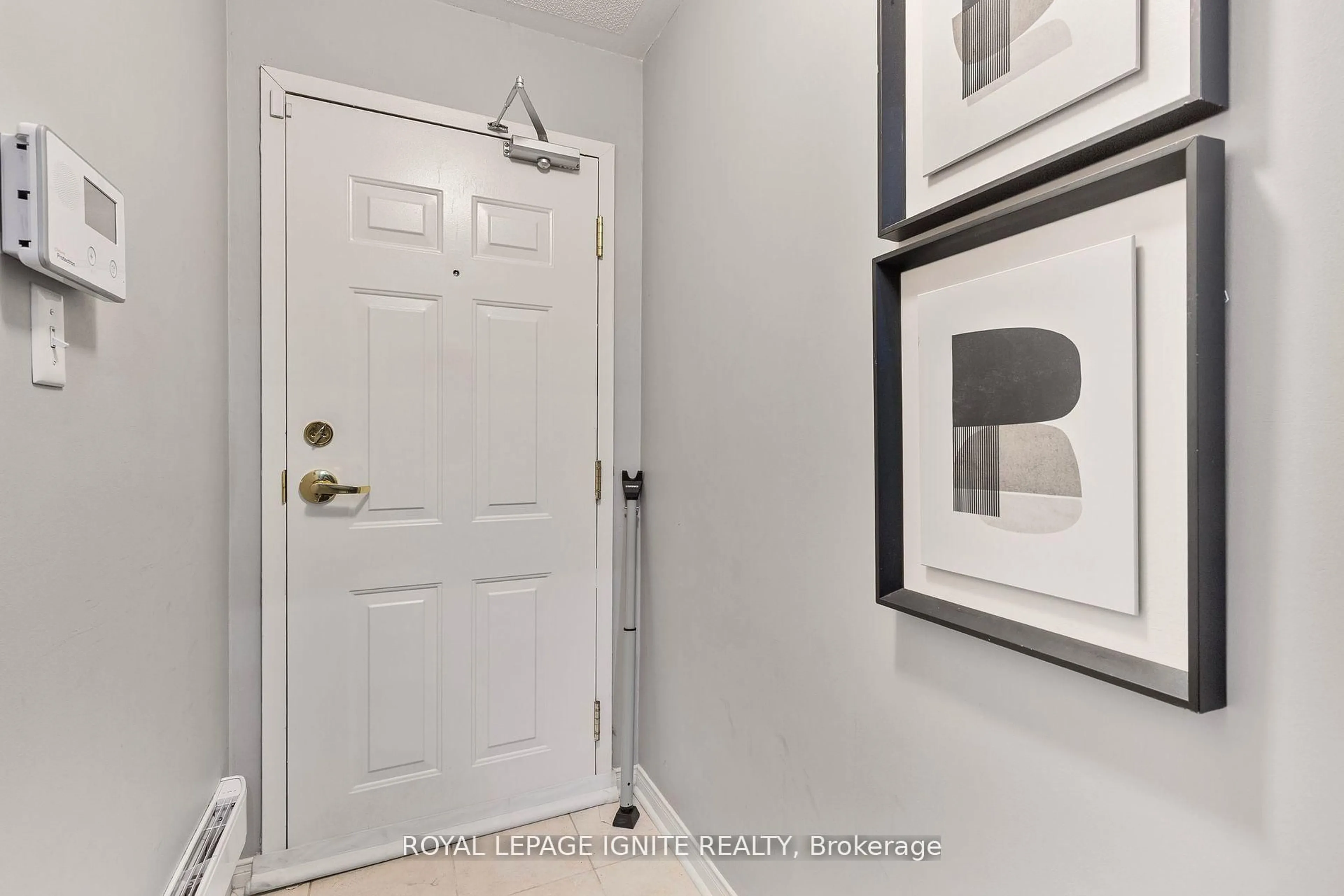 Indoor entryway for 6063 Kingston Rd #21, Toronto Ontario M1C 1K5