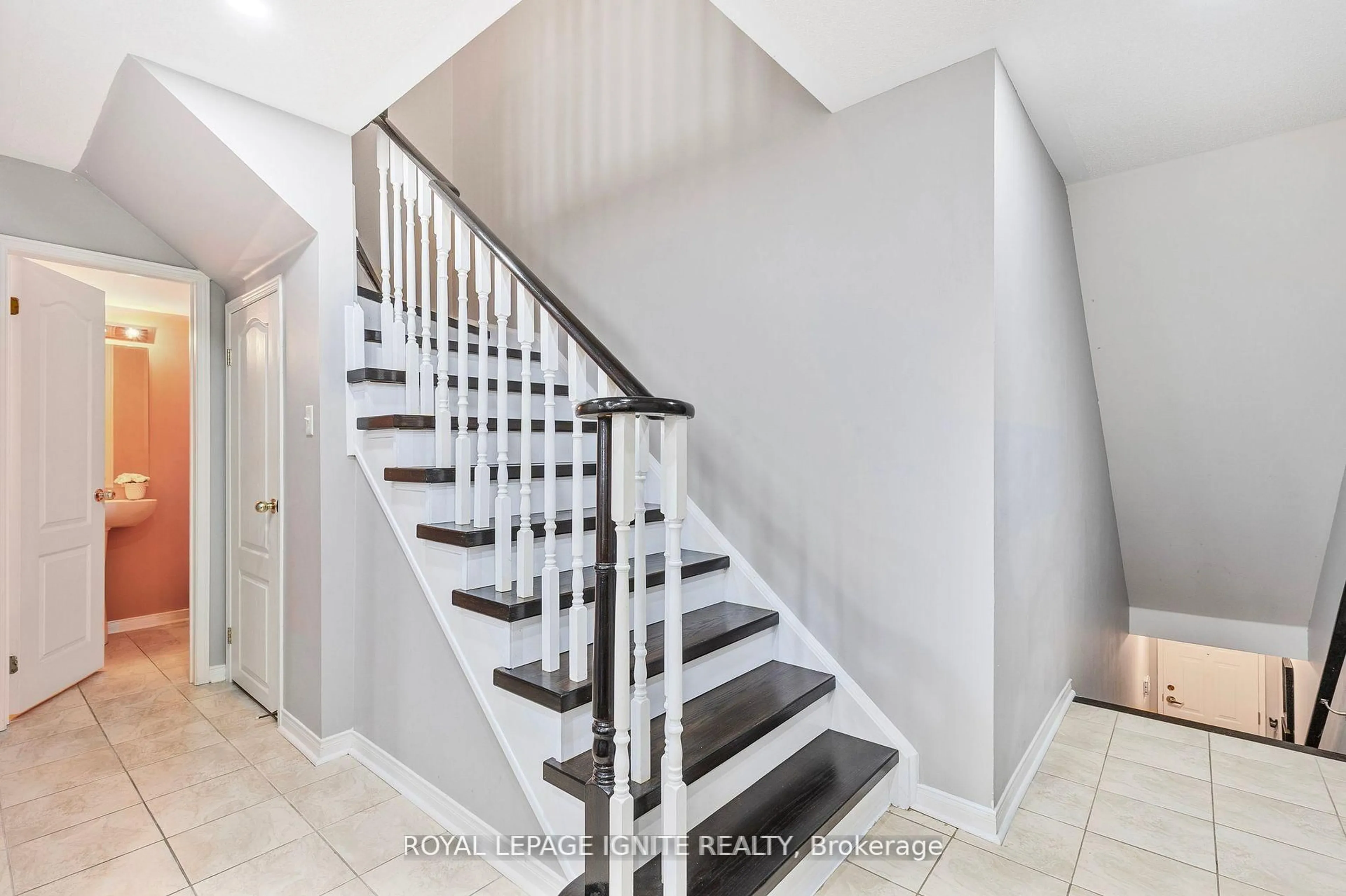 Stairs for 6063 Kingston Rd #21, Toronto Ontario M1C 1K5