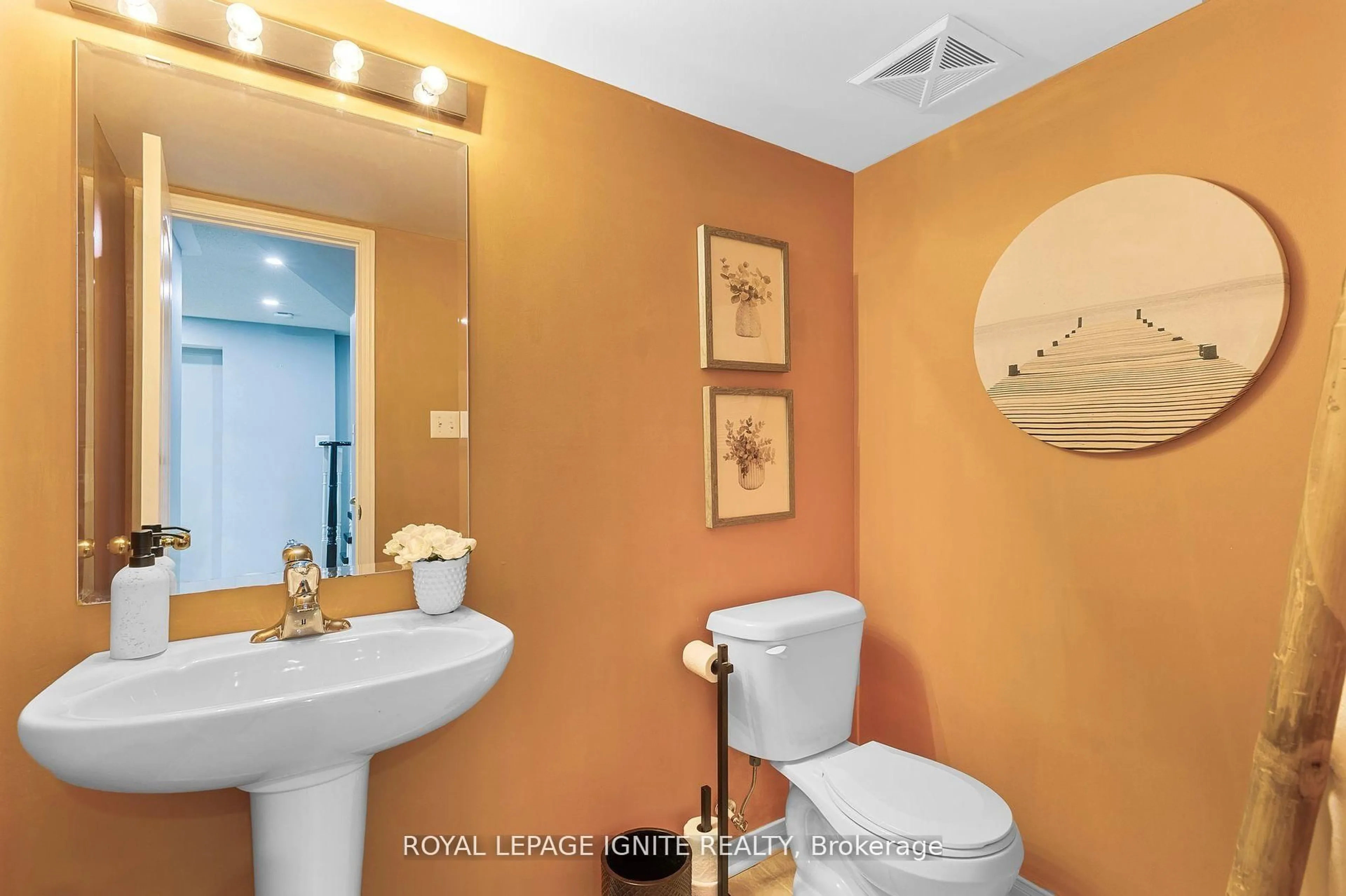 Standard bathroom, ceramic/tile floor for 6063 Kingston Rd #21, Toronto Ontario M1C 1K5
