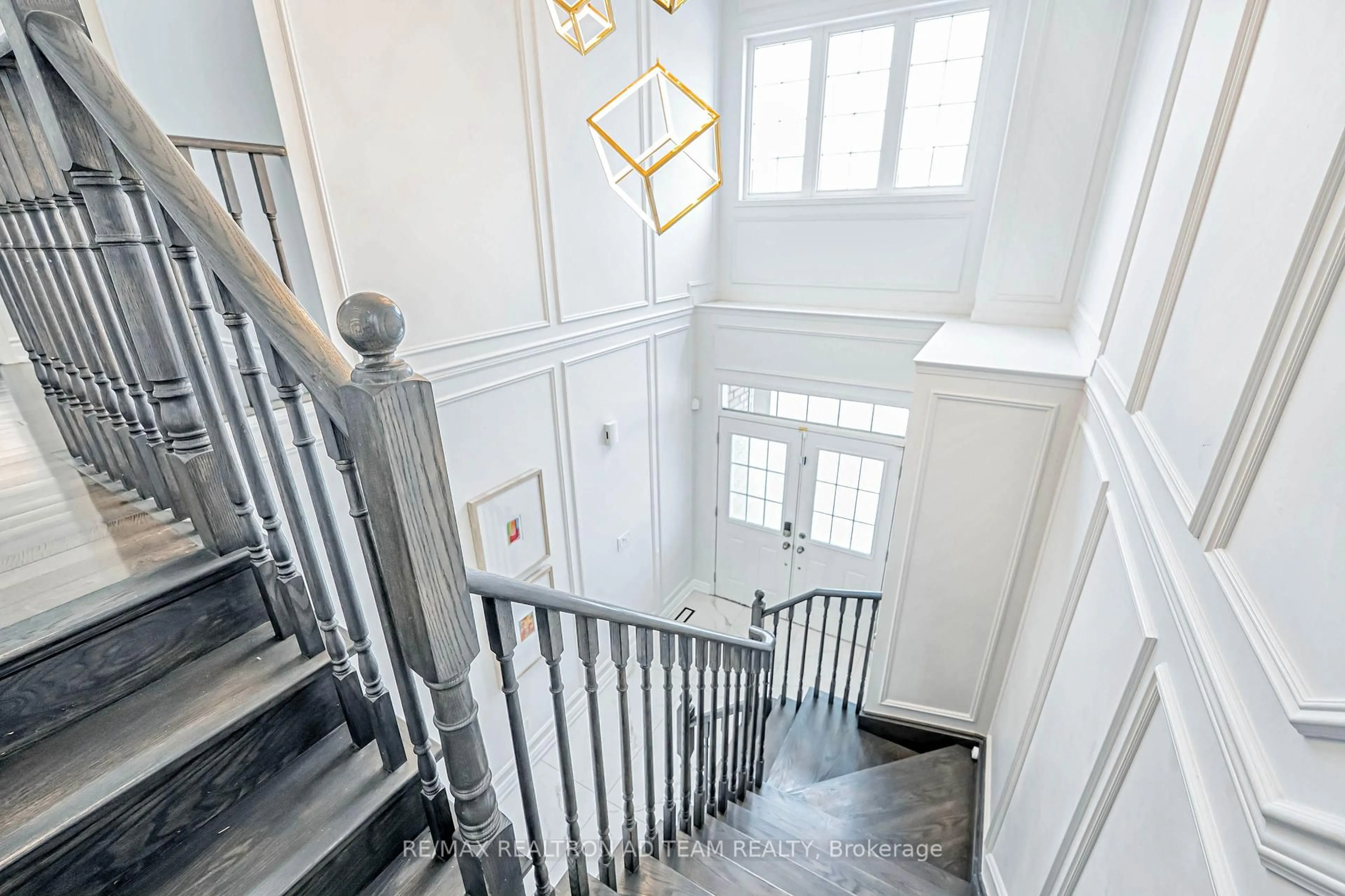 Stairs for 2440 Secreto Dr, Oshawa Ontario L1L 0H6