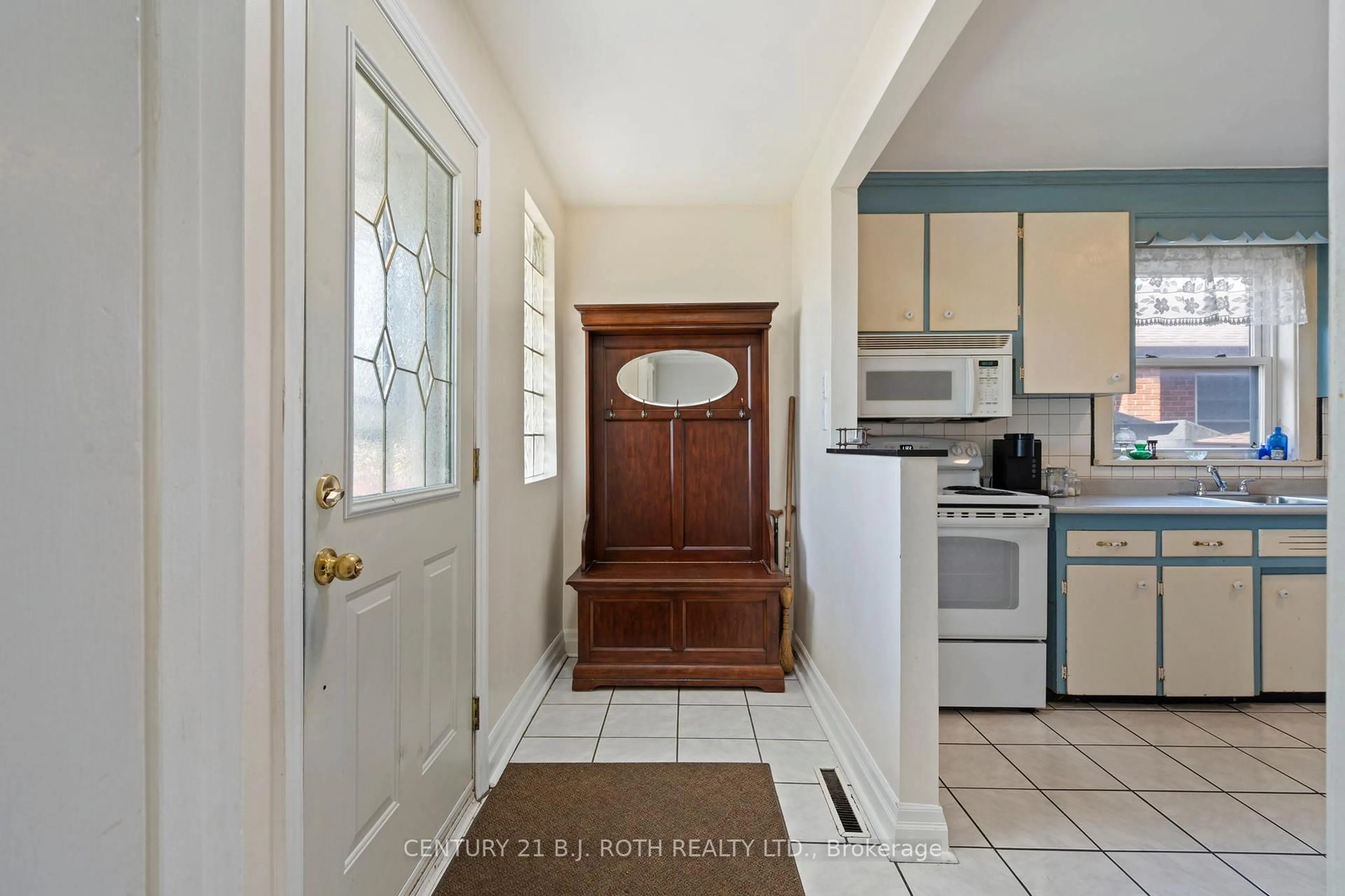 Indoor entryway for 68 Maywood Park, Toronto Ontario M1K 2H2