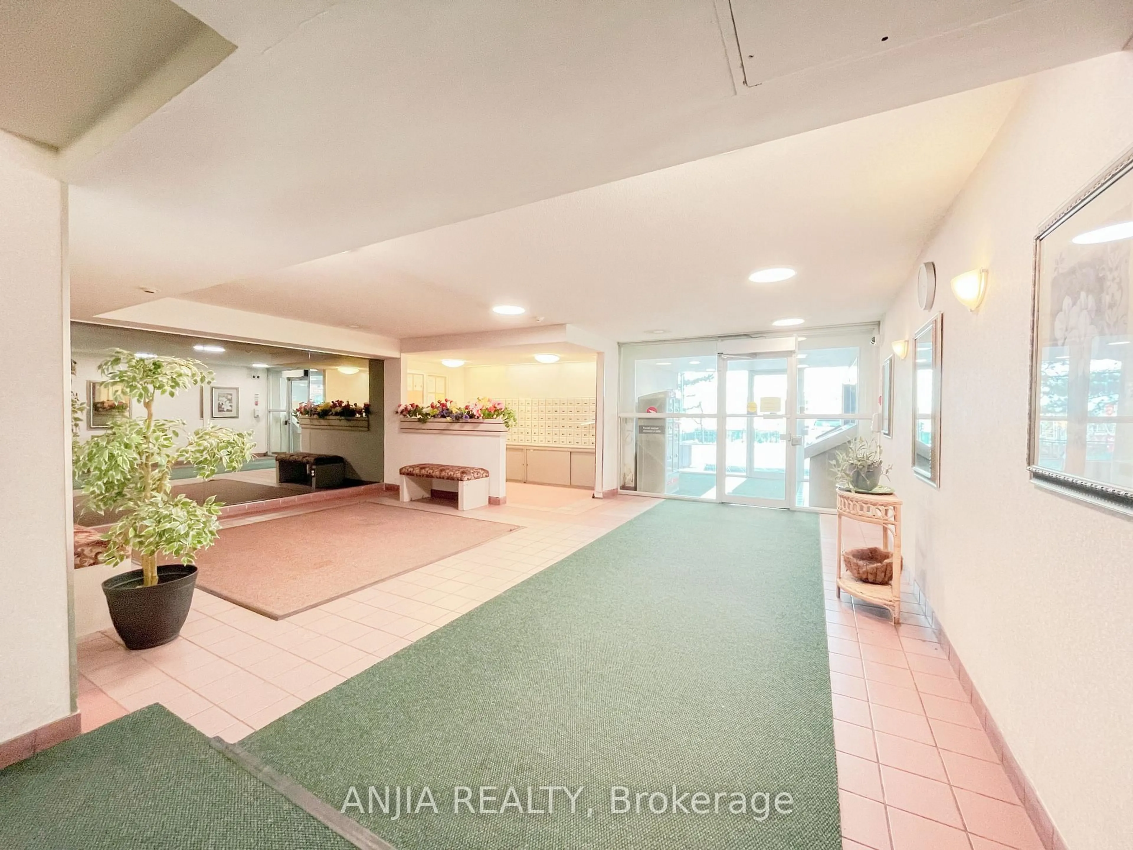 Indoor foyer for 15 Sewells Rd #PH3, Toronto Ontario M1B 3V7