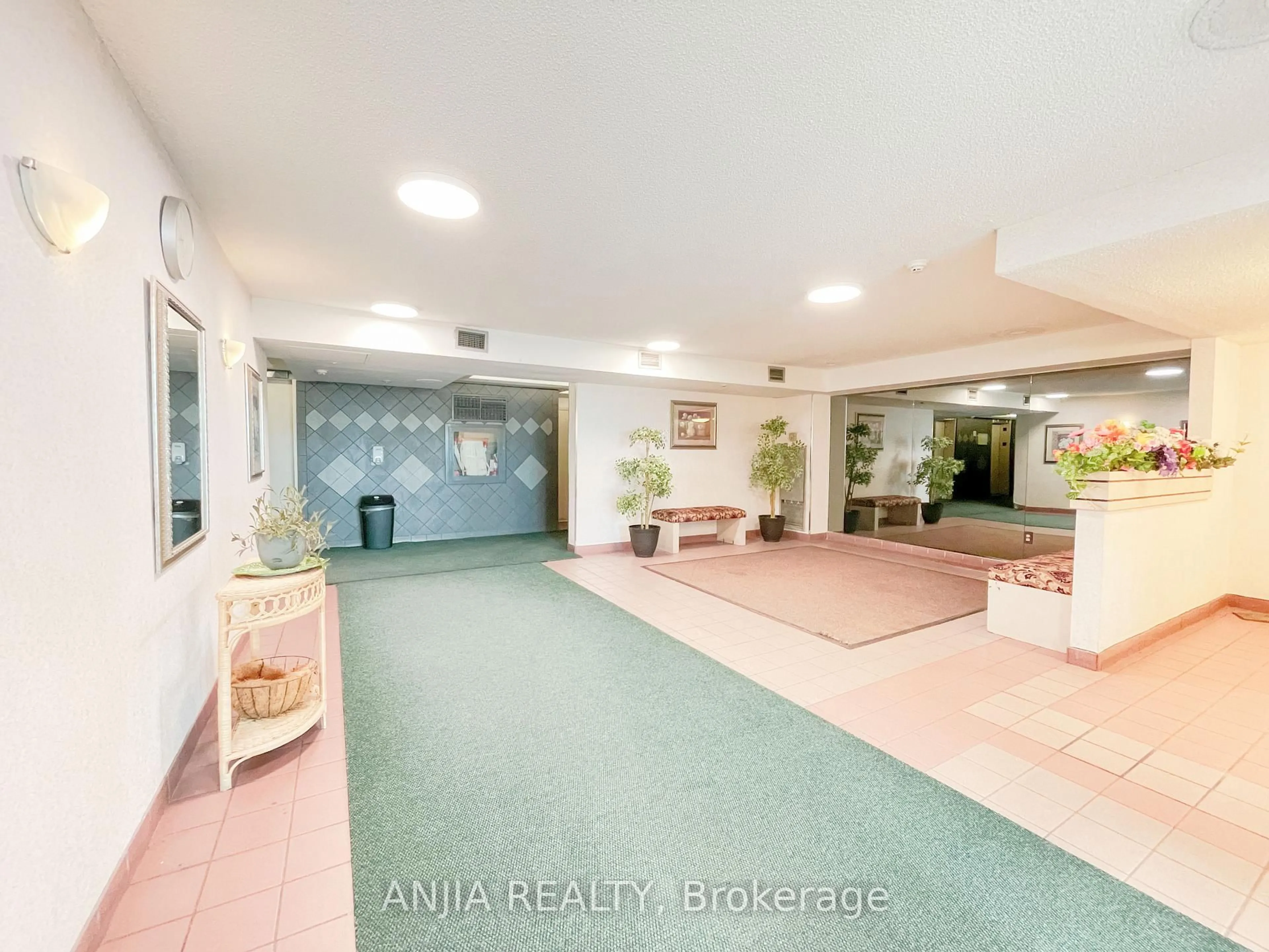 Indoor foyer for 15 Sewells Rd #PH3, Toronto Ontario M1B 3V7