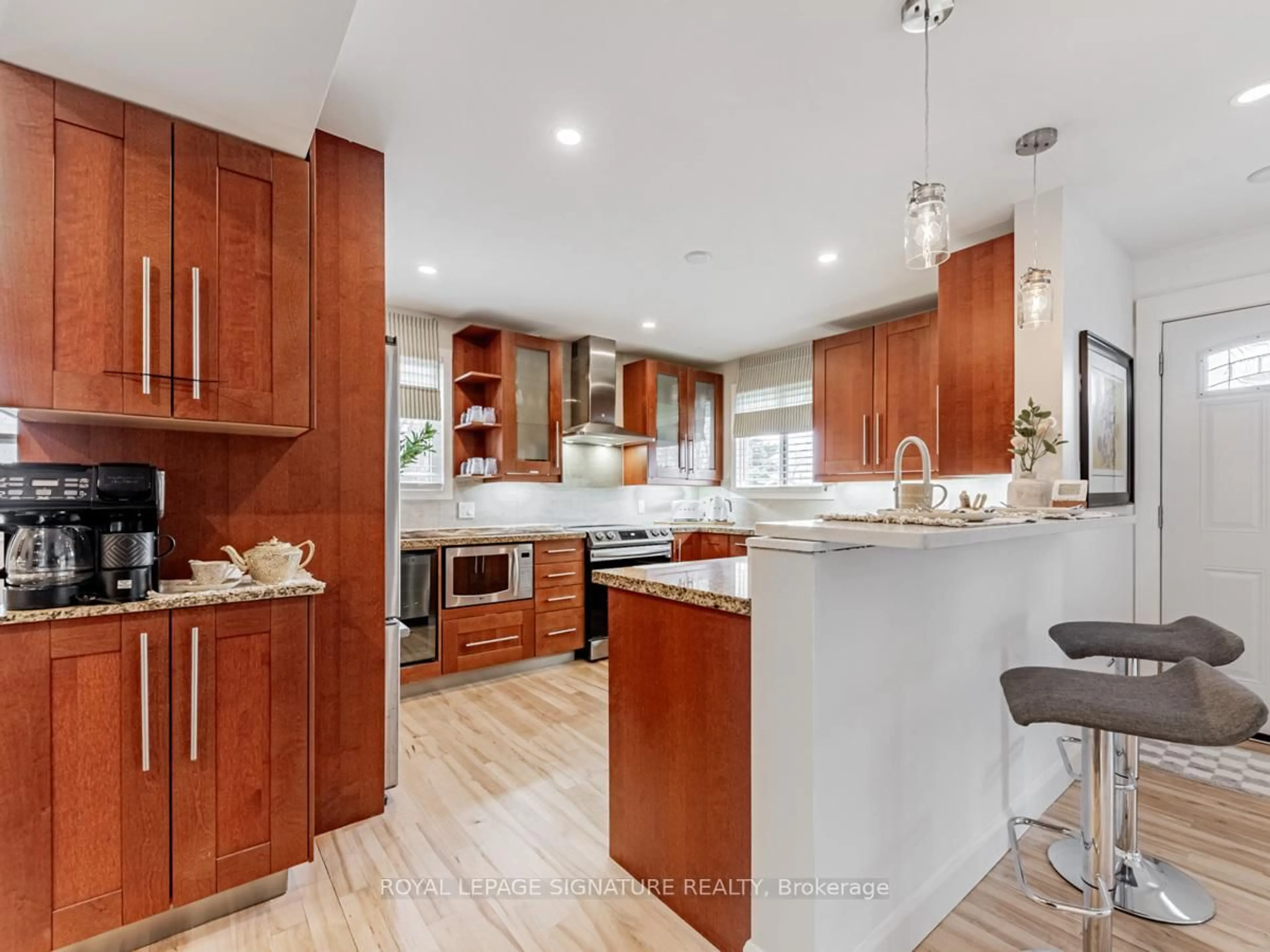 Open concept kitchen, unknown for 706 Annland St, Pickering Ontario L1W 1B3