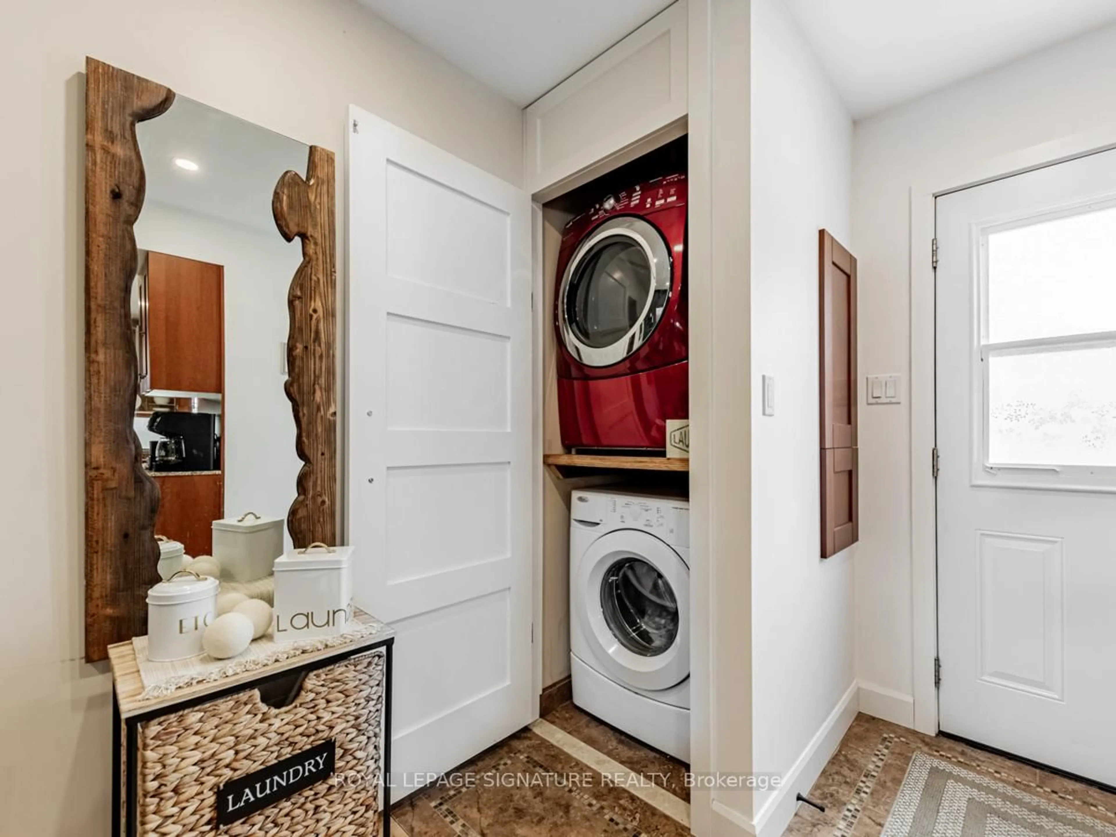 Laundry room for 706 Annland St, Pickering Ontario L1W 1B3