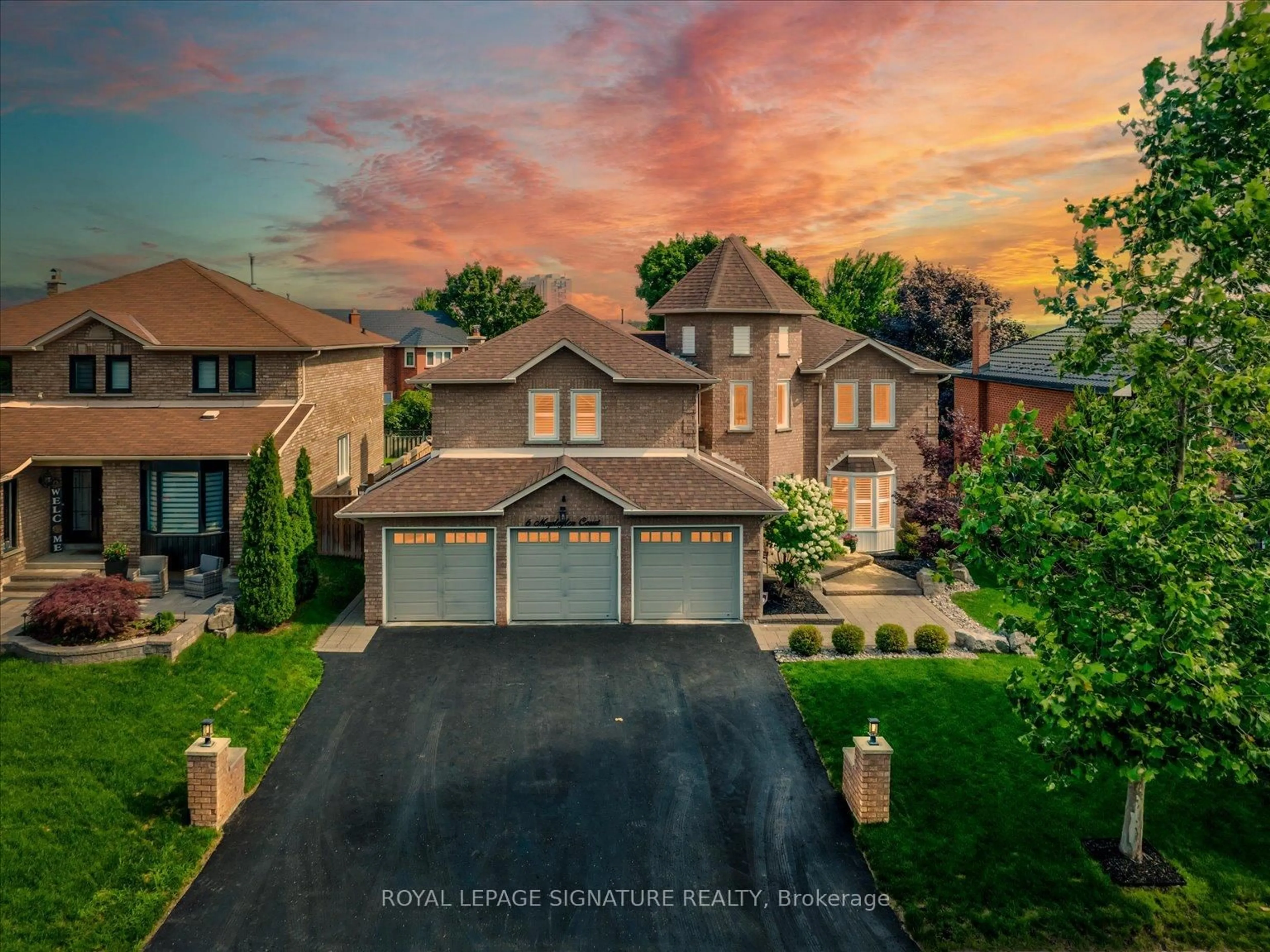 A pic from outside/outdoor area/front of a property/back of a property/a pic from drone, street for 6 Mapleglen Crt, Whitby Ontario L1R 1T7