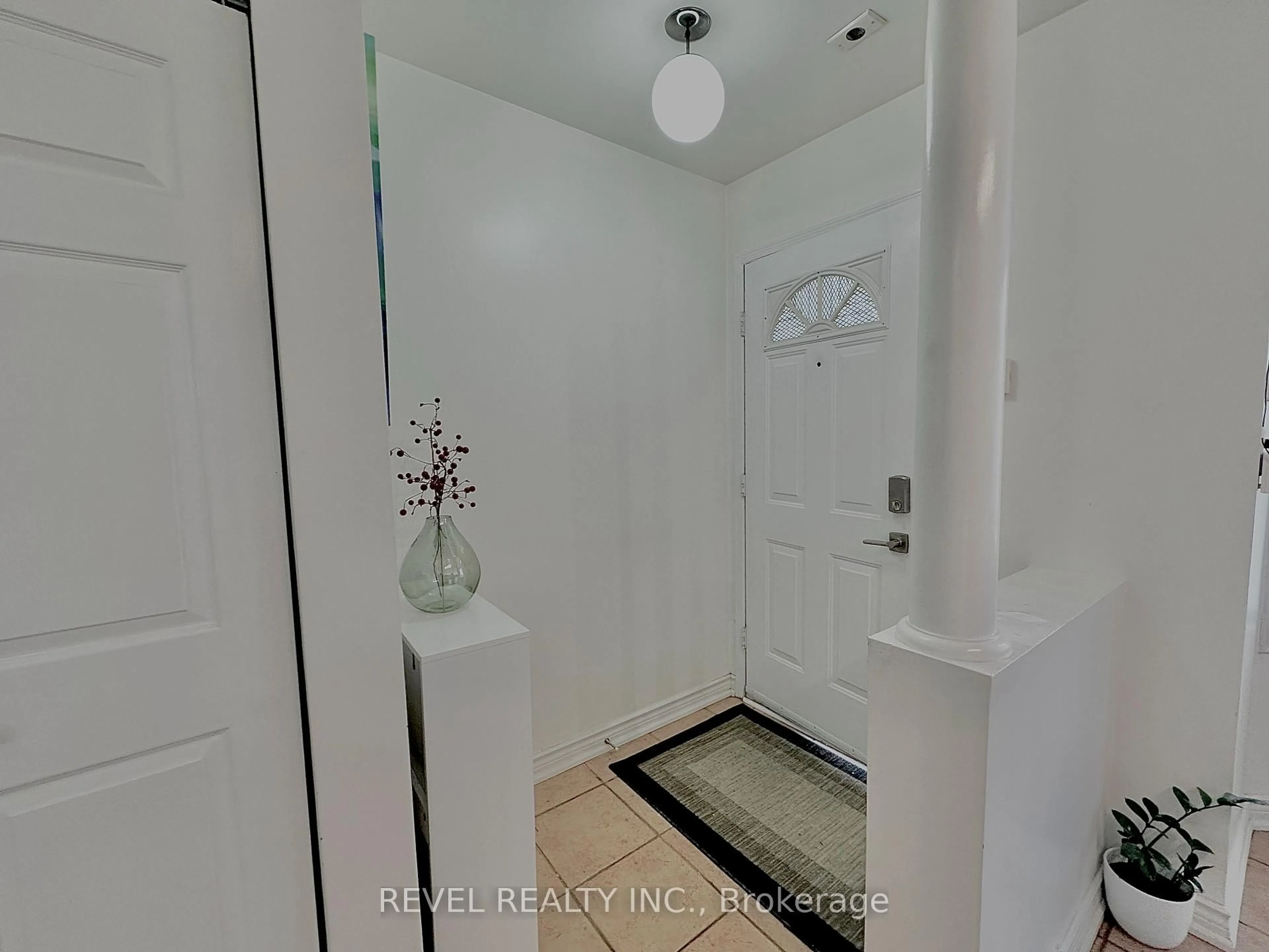Indoor entryway for 28 Rosebank Dr #1107, Toronto Ontario M1B 5Z1
