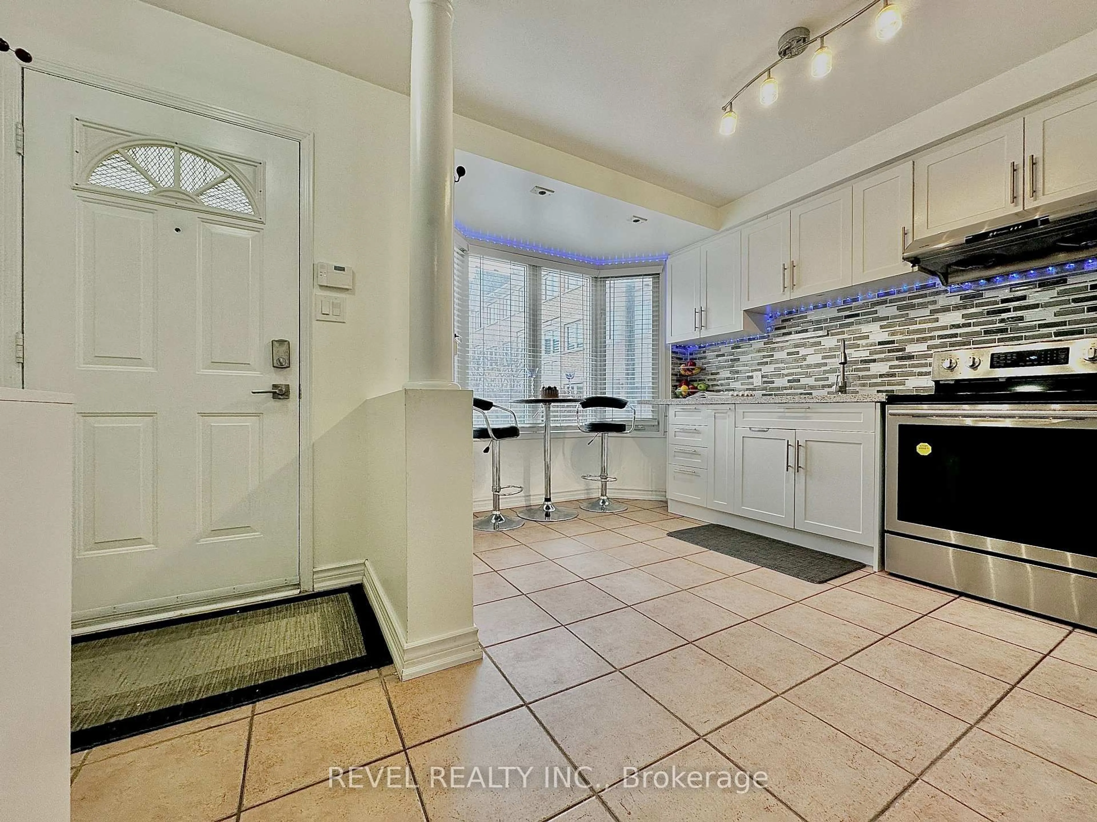 Open concept kitchen, ceramic/tile floor for 28 Rosebank Dr #1107, Toronto Ontario M1B 5Z1