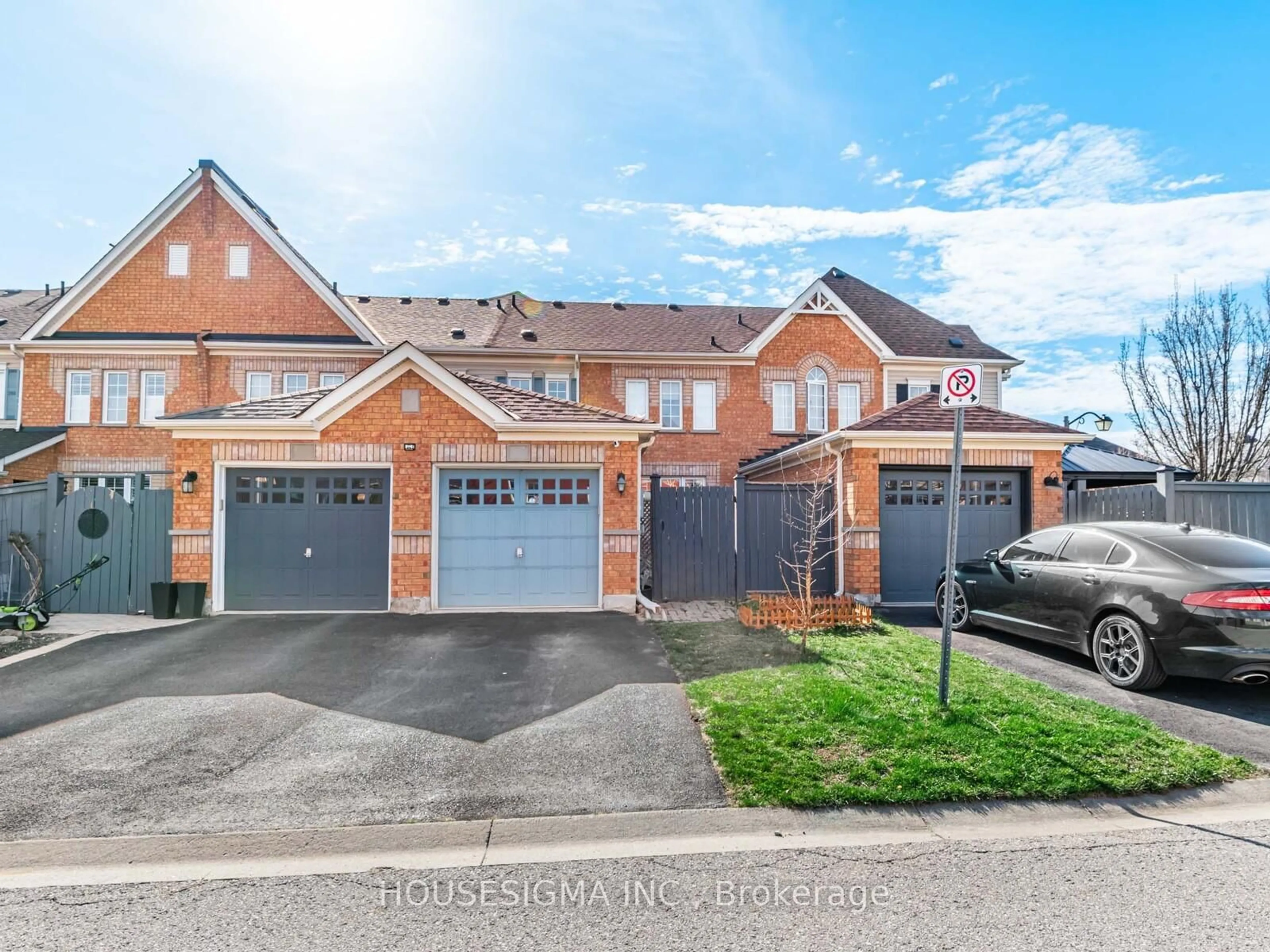 A pic from outside/outdoor area/front of a property/back of a property/a pic from drone, street for 12 Dollery Gate, Ajax Ontario L1T 0G7