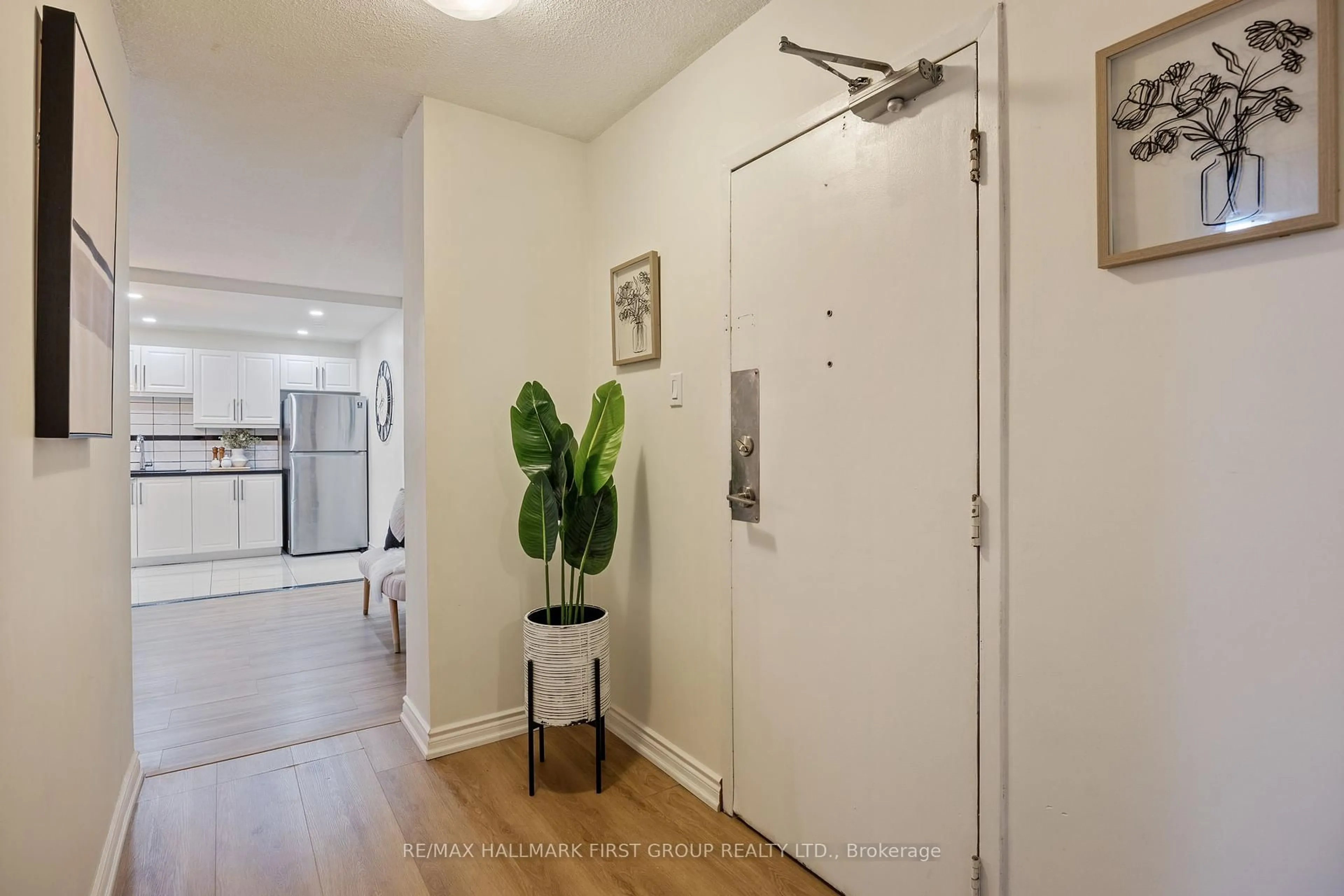 Indoor entryway for 1950 Kennedy Rd #105, Toronto Ontario M1P 4S9