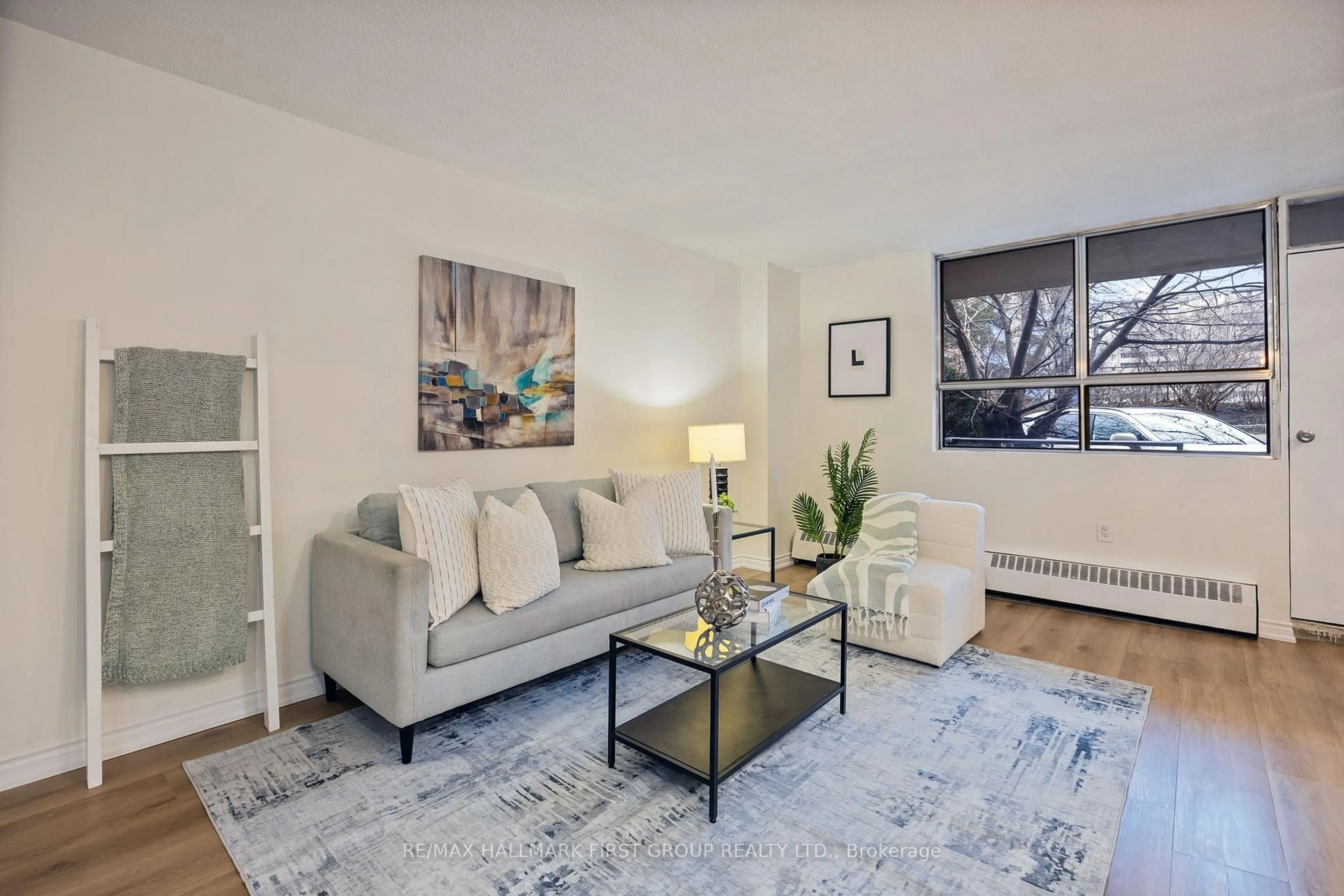 Living room with furniture, unknown for 1950 Kennedy Rd #105, Toronto Ontario M1P 4S9