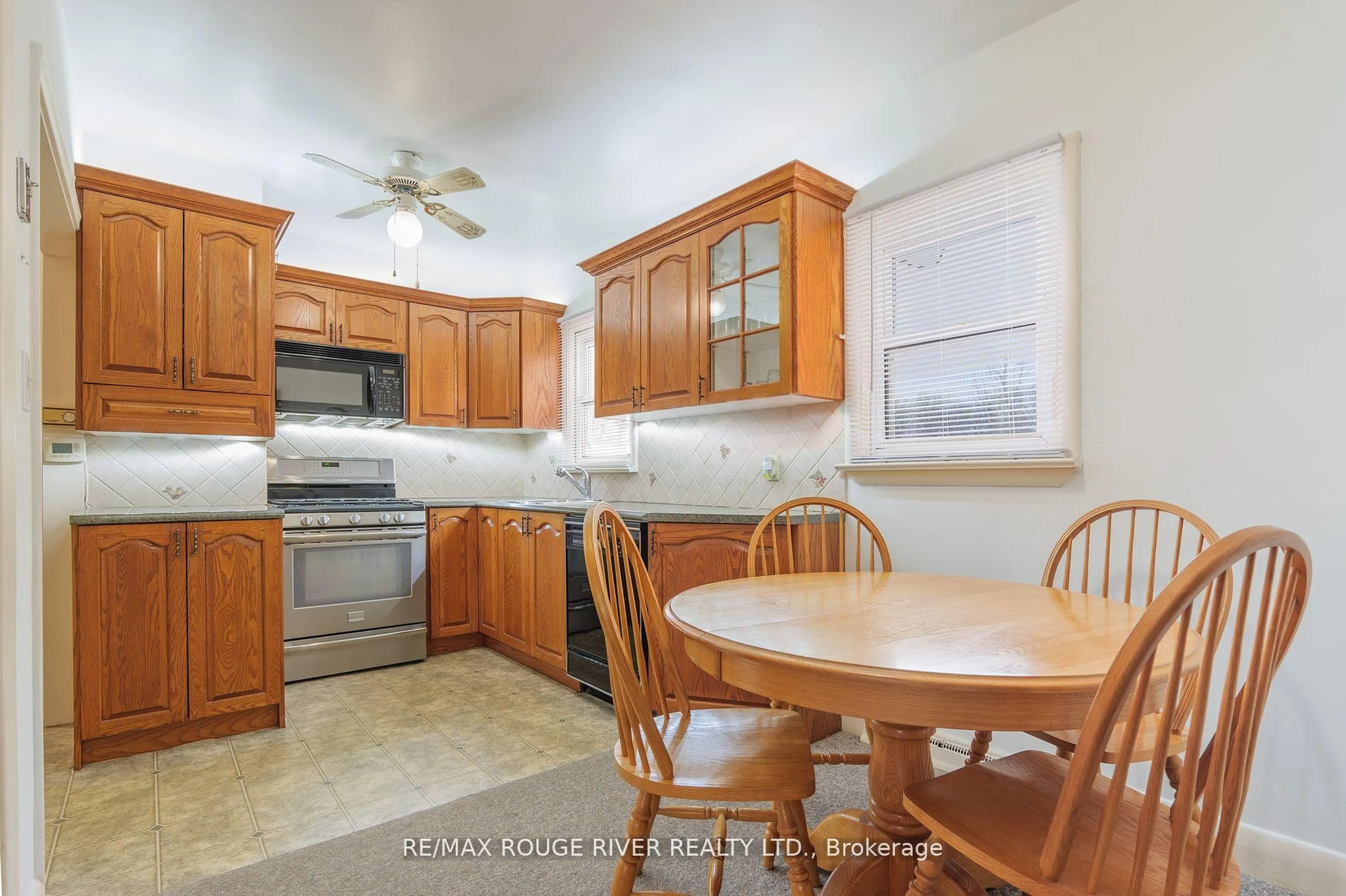 Standard kitchen, ceramic/tile floor for 286 King St, Clarington Ontario L1C 1P9