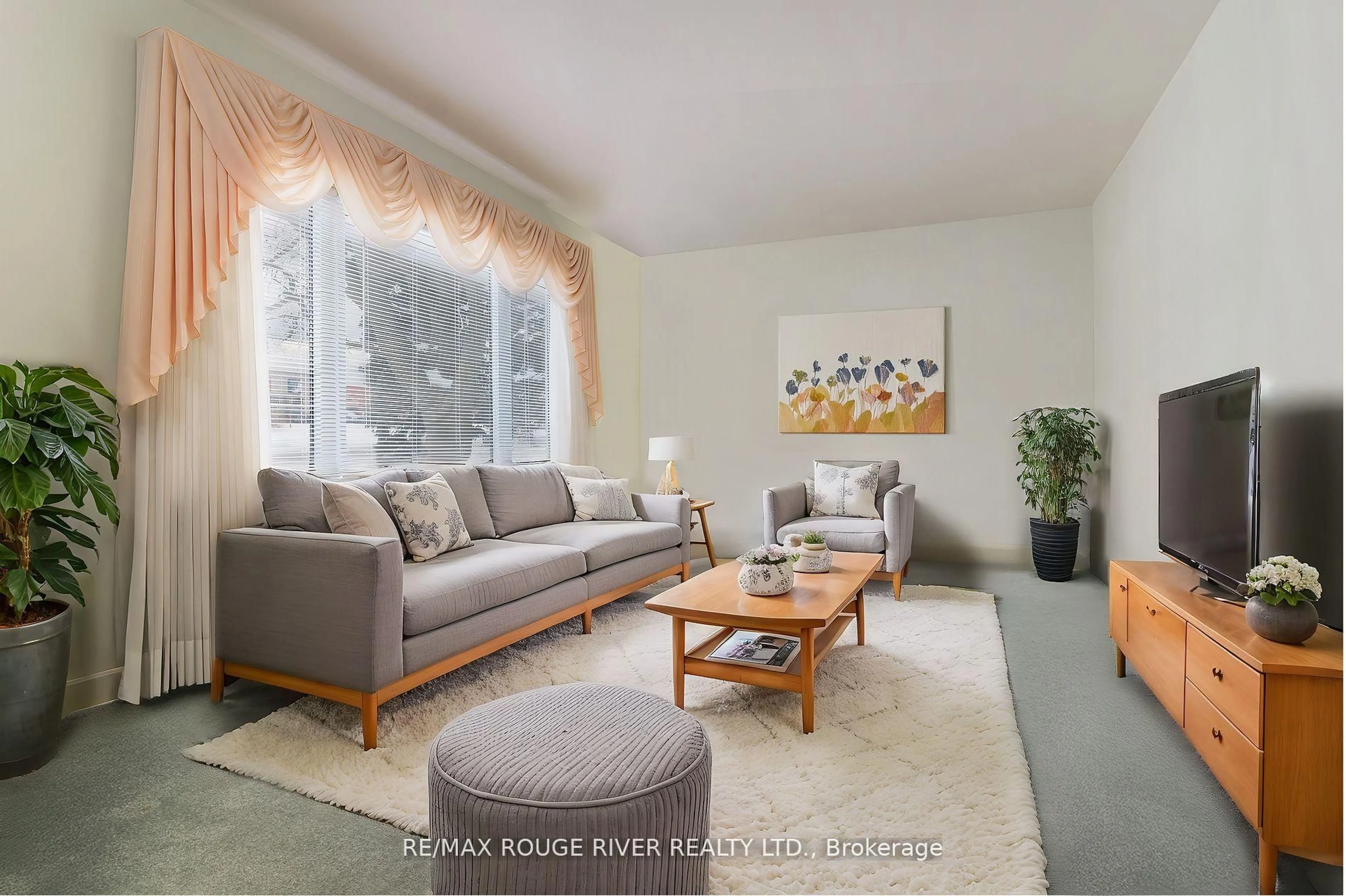 Living room with furniture, unknown for 286 King St, Clarington Ontario L1C 1P9