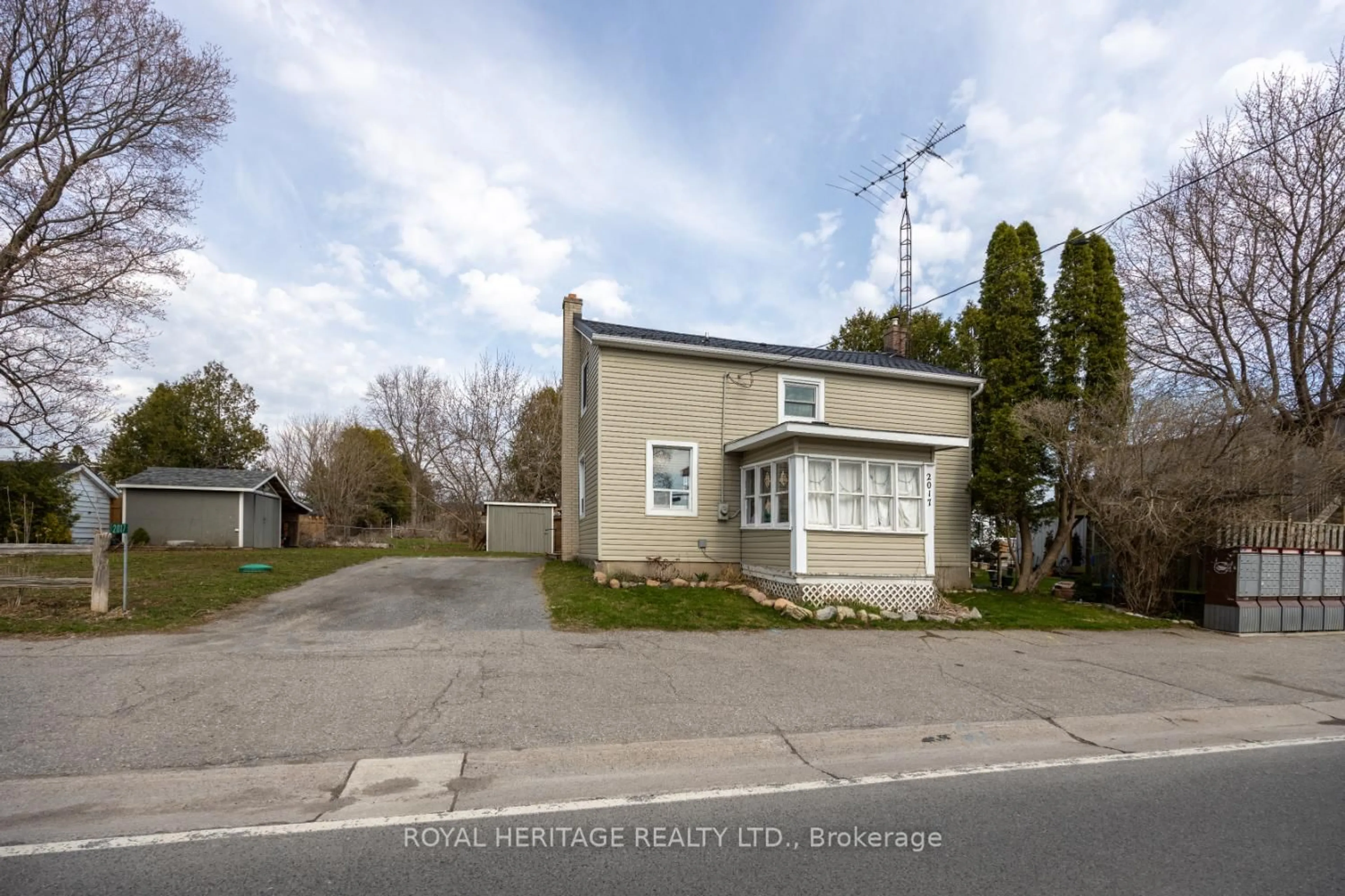 A pic from outside/outdoor area/front of a property/back of a property/a pic from drone, street for 2017 Newtonville Rd, Clarington Ontario L0A 1J0