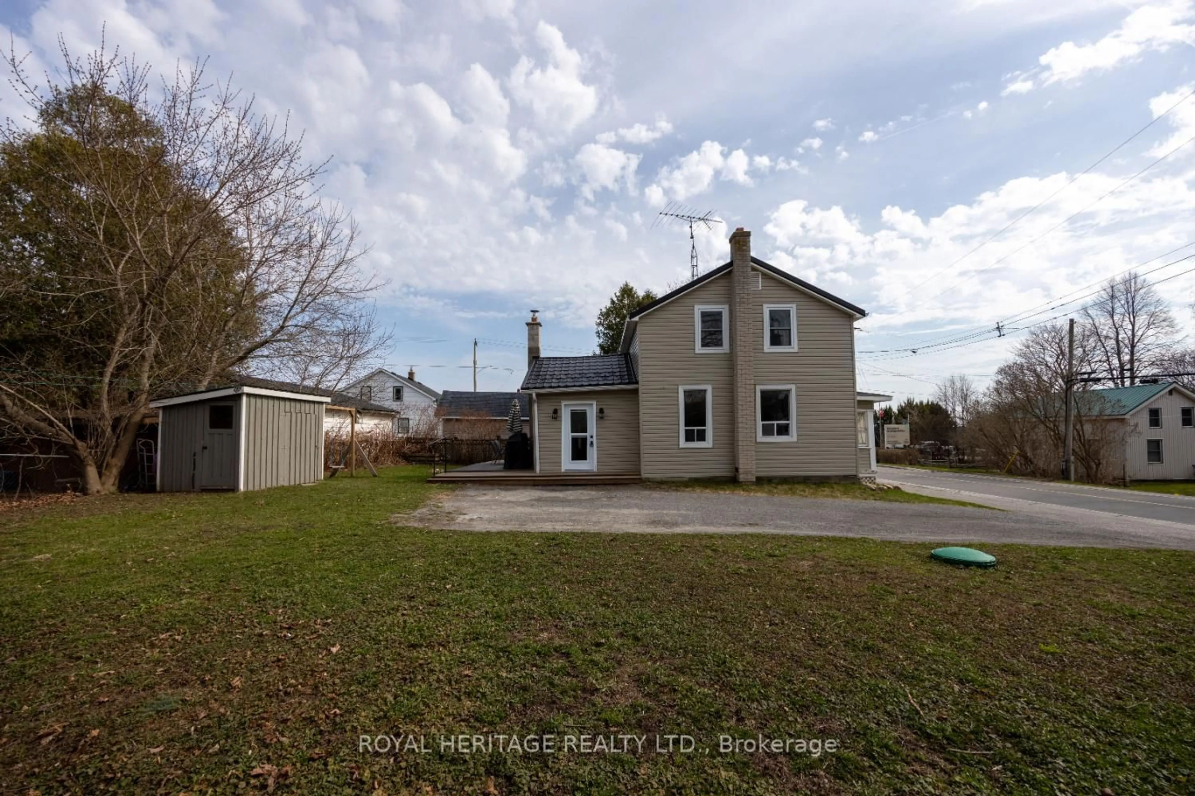 A pic from outside/outdoor area/front of a property/back of a property/a pic from drone, street for 2017 Newtonville Rd, Clarington Ontario L0A 1J0