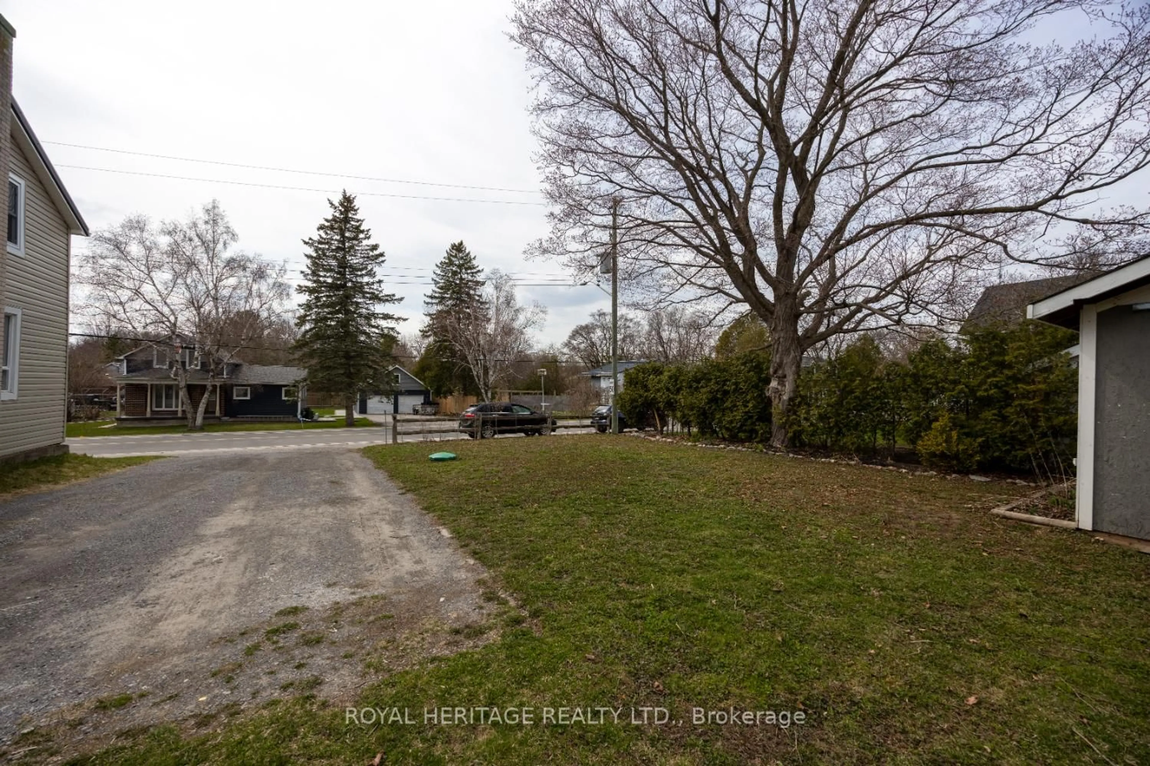 A pic from outside/outdoor area/front of a property/back of a property/a pic from drone, street for 2017 Newtonville Rd, Clarington Ontario L0A 1J0