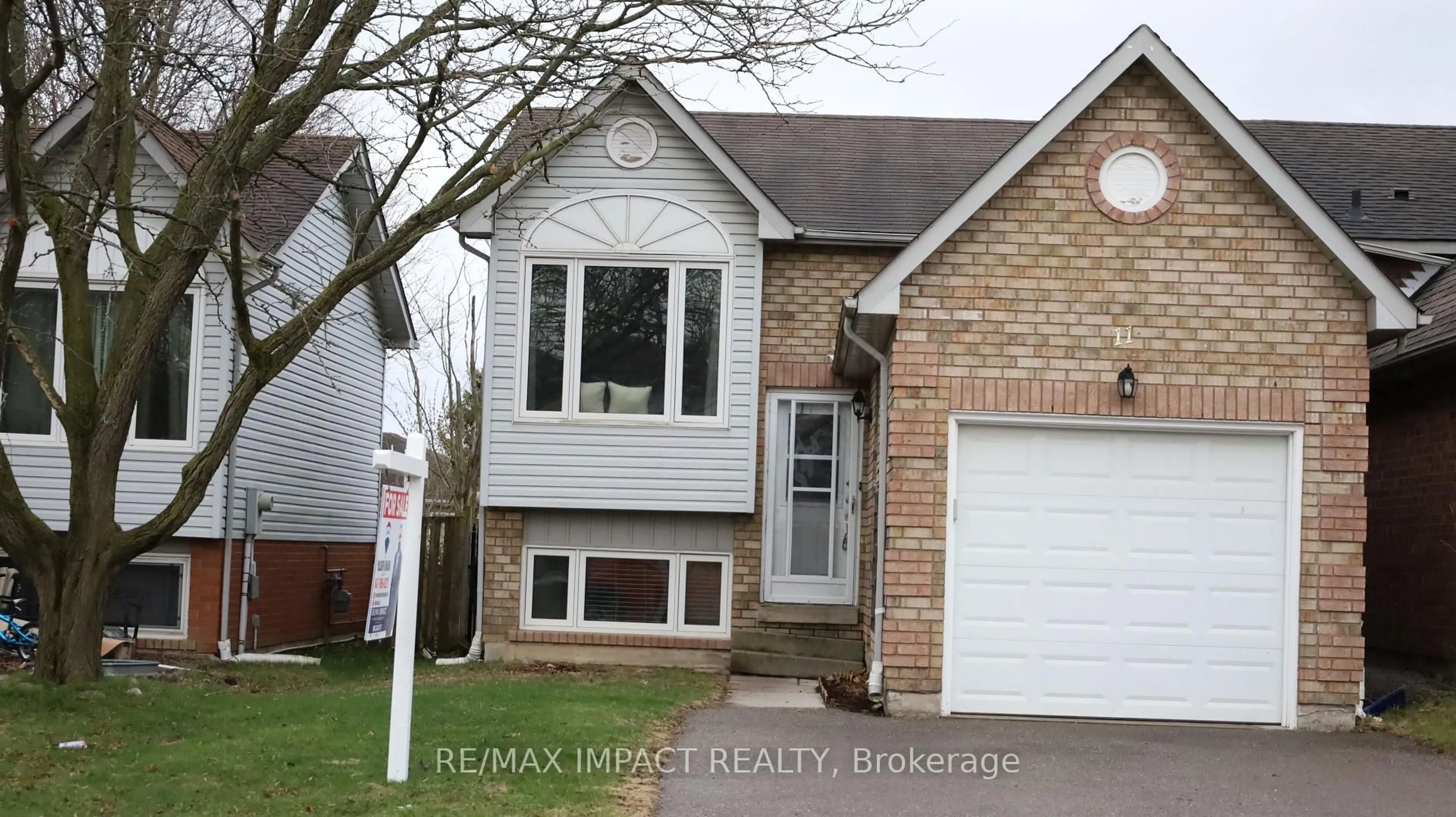 Home with vinyl exterior material, street for 11 Fenwick Ave, Clarington Ontario L1C 4R6