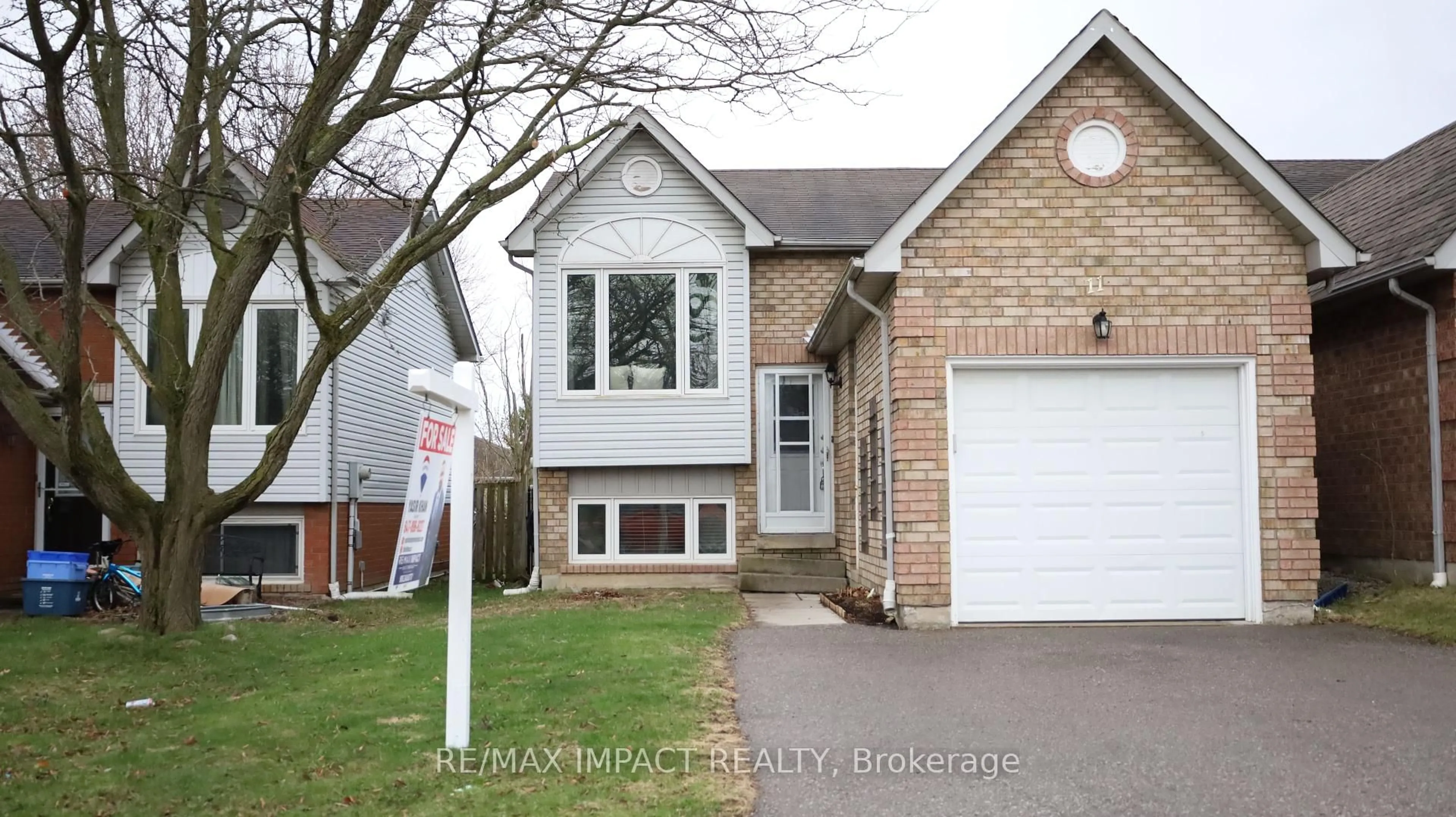 Home with vinyl exterior material, street for 11 Fenwick Ave, Clarington Ontario L1C 4R6