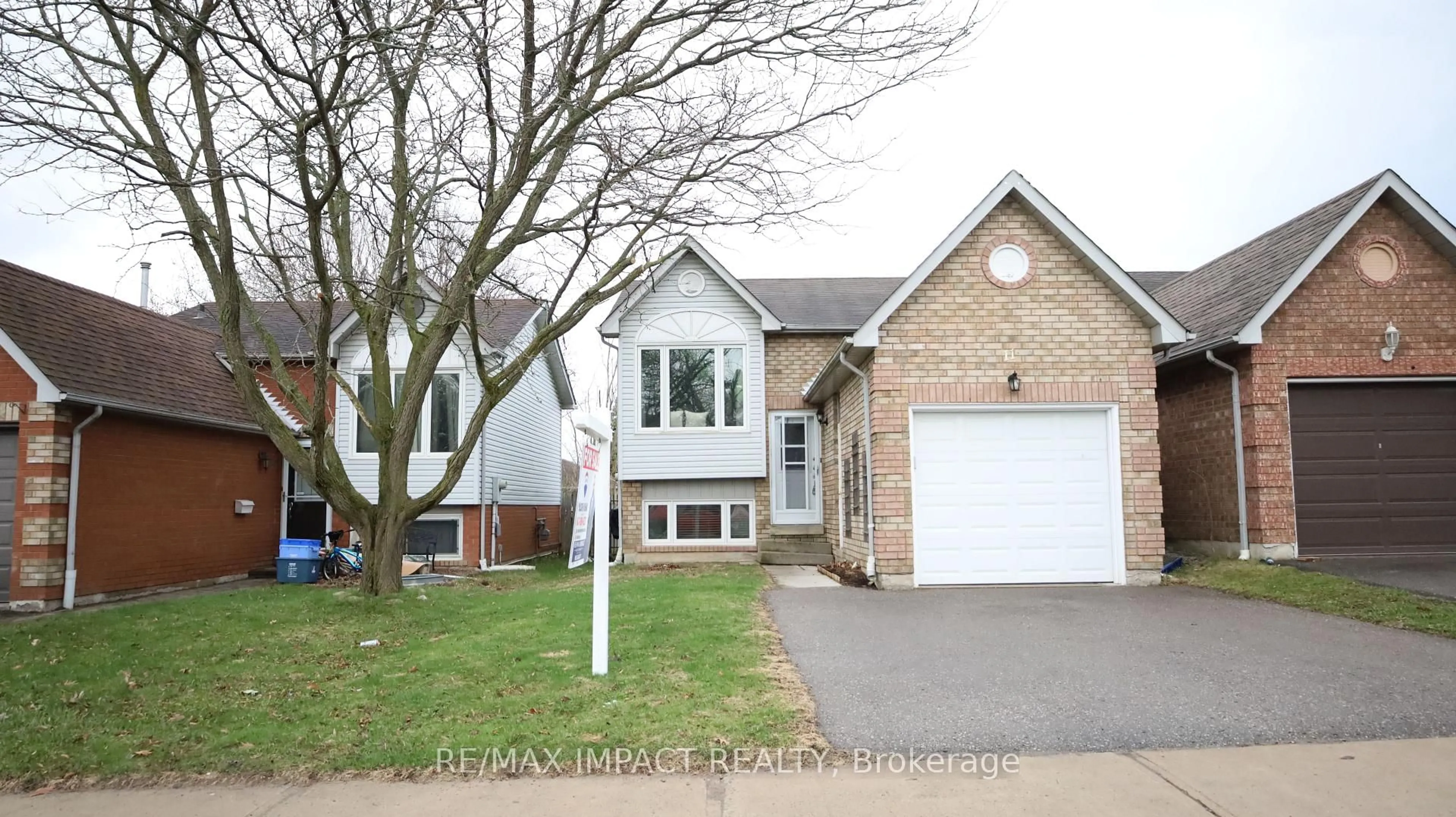 Home with brick exterior material, street for 11 Fenwick Ave, Clarington Ontario L1C 4R6
