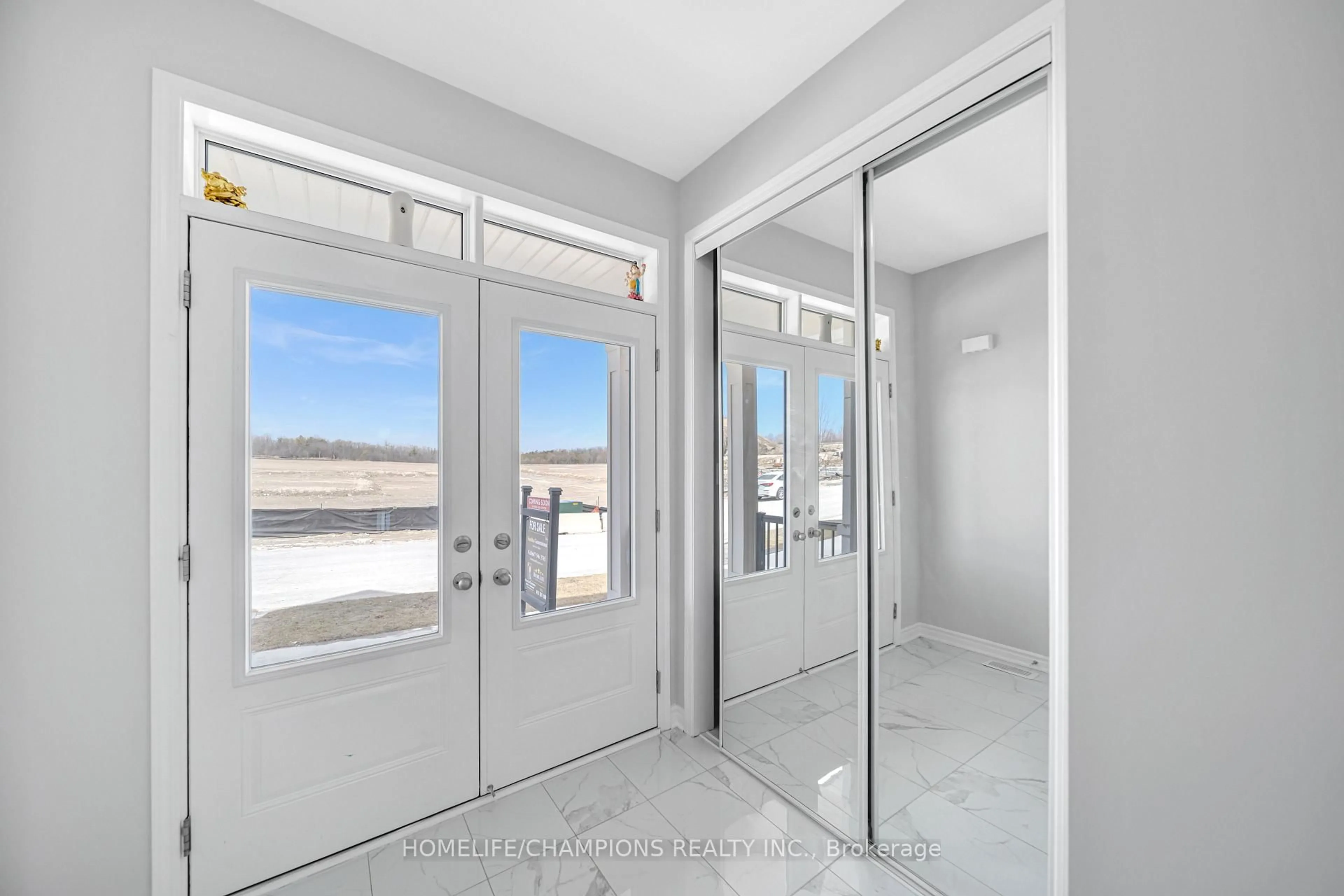 Indoor entryway for 1437 Kerrydale Ave, Pickering Ontario L1X 0M9
