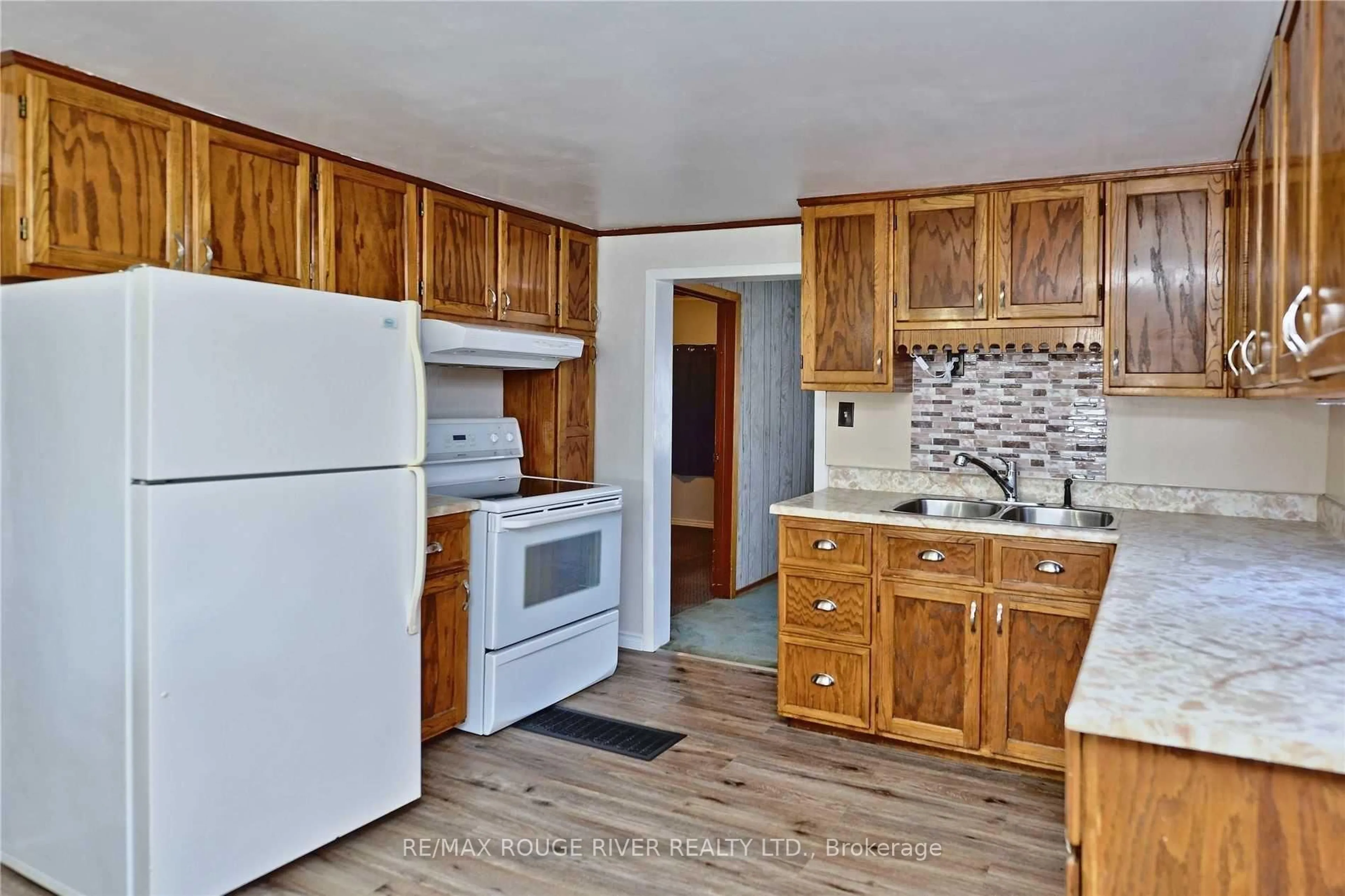 Standard kitchen, unknown for 24 Hunt St, Clarington Ontario L1C 2W7
