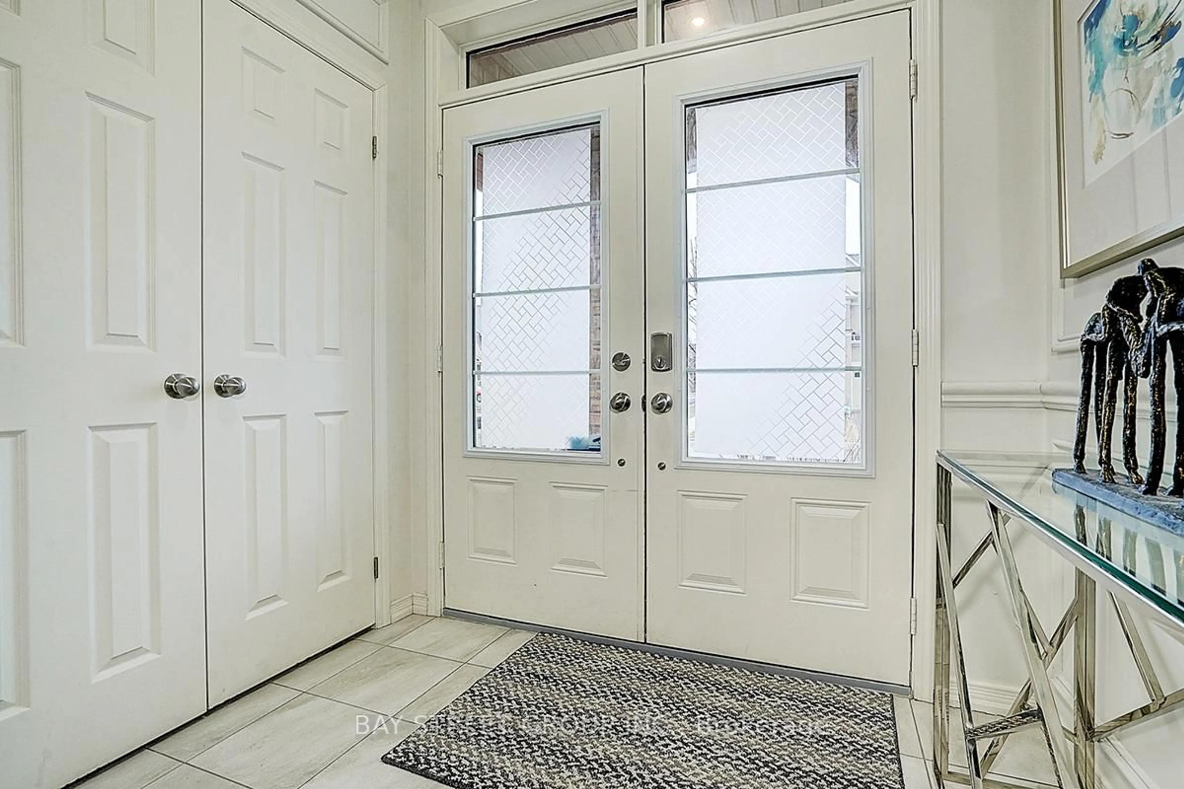Indoor entryway for 2545 Craftsman Dr, Oshawa Ontario L1L 0M4