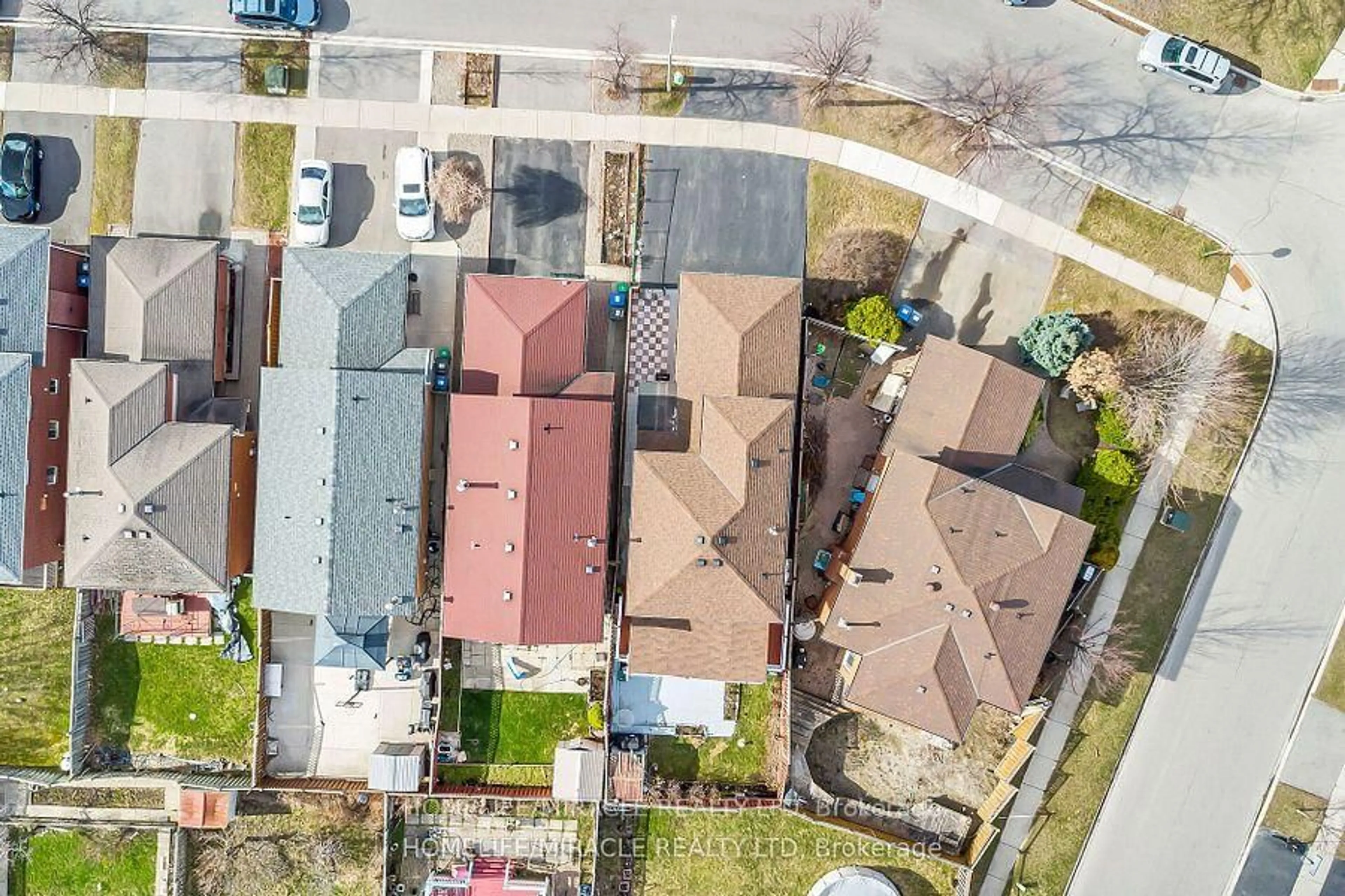 A pic from outside/outdoor area/front of a property/back of a property/a pic from drone, street for 87 harmony Rd, Oshawa Ontario L1H 6T2