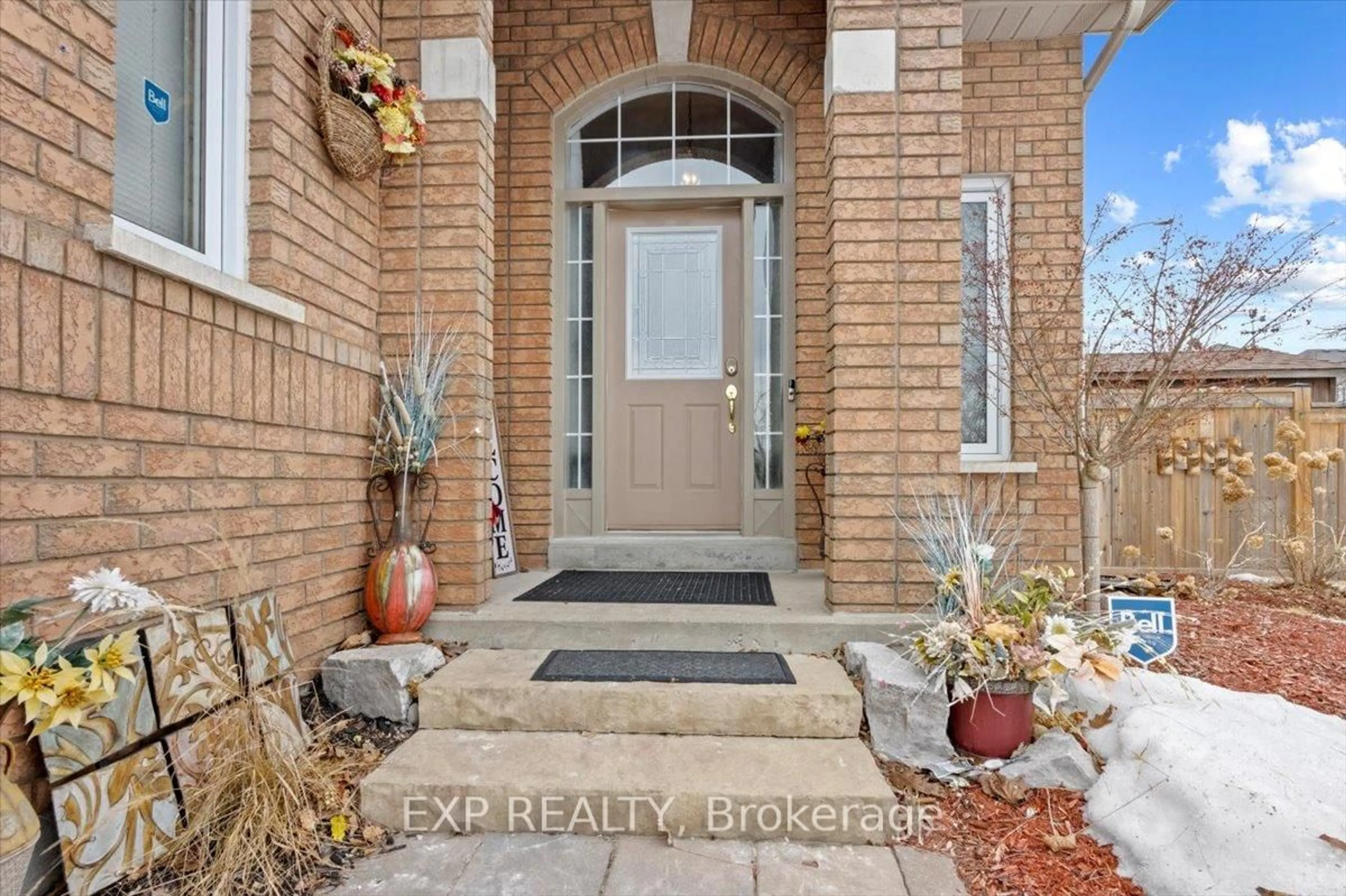Indoor entryway for 16 Goodwin Ave, Clarington Ontario L1C 4Z4