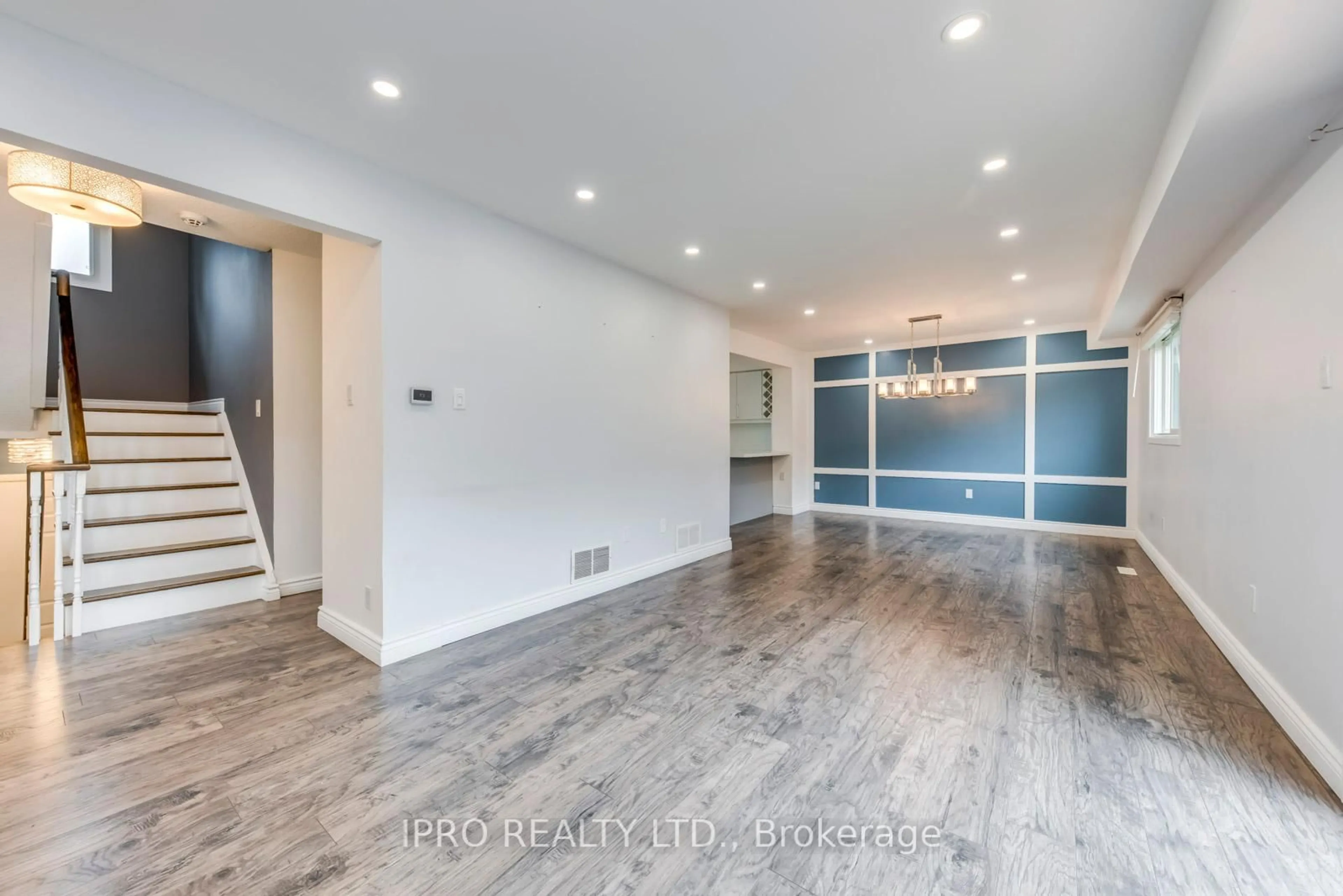 Indoor foyer for 7 Wright Cres, Ajax Ontario L1S 6S7