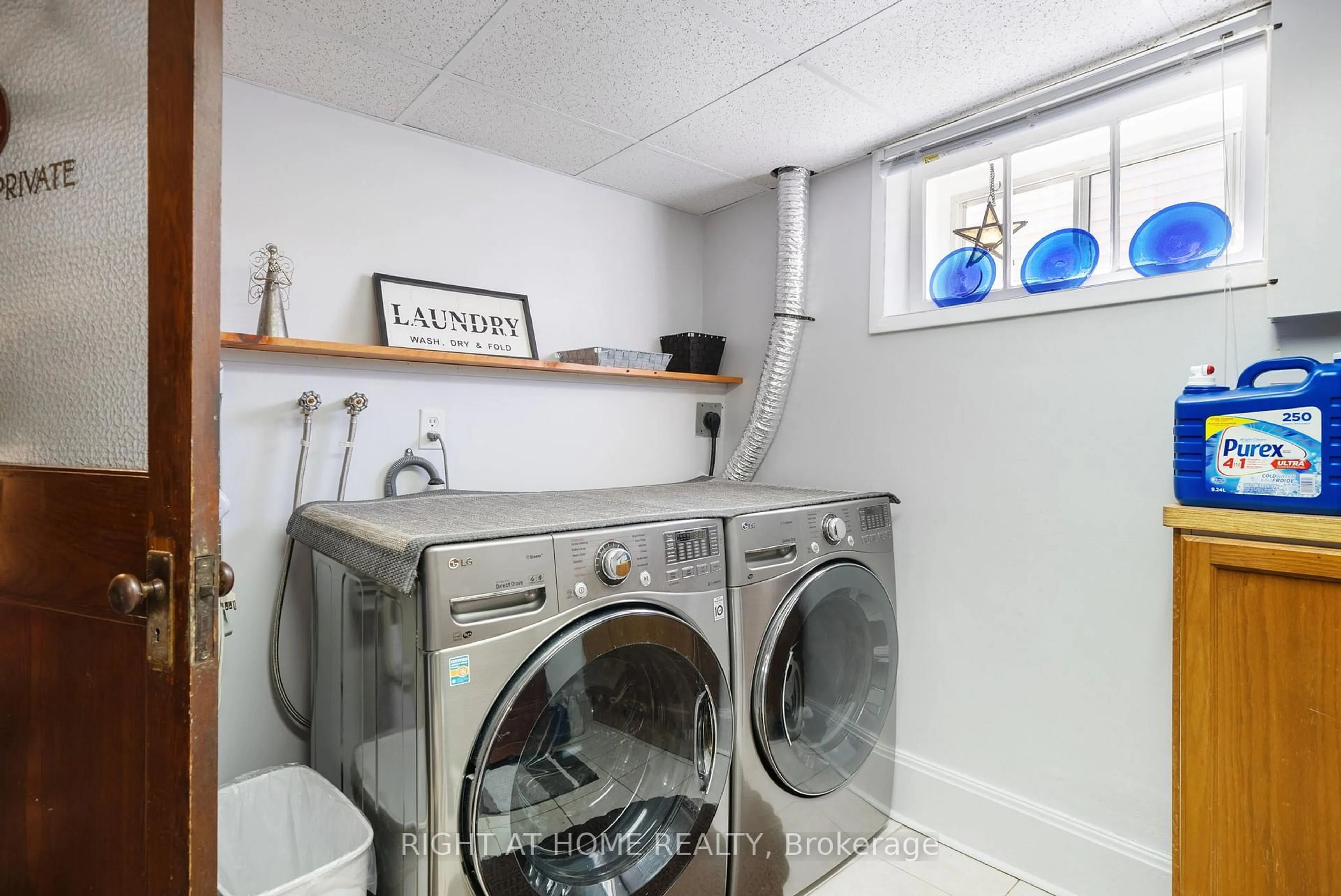 Laundry room for 739 Albert St, Oshawa Ontario L1H 4T7