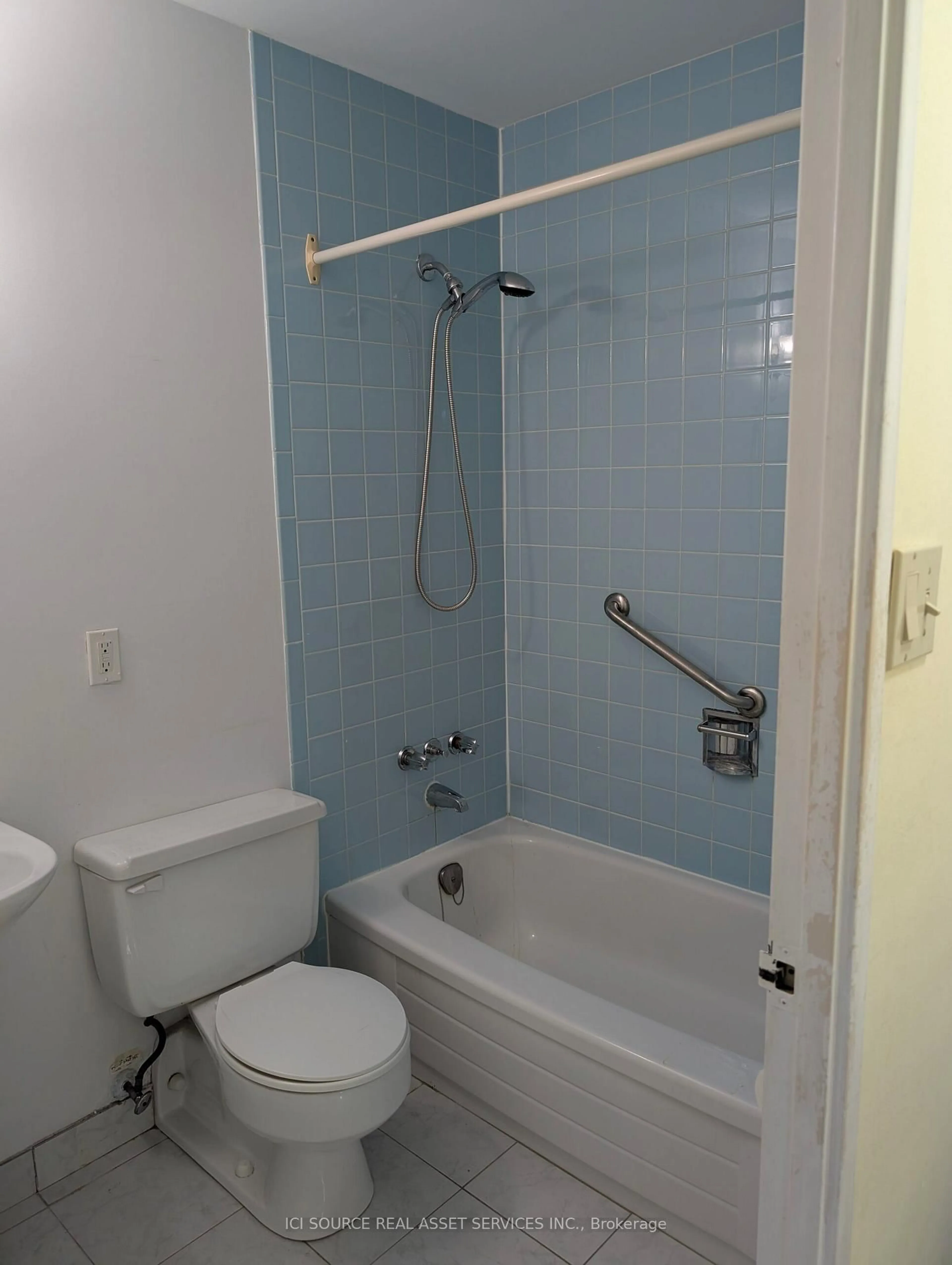 Standard bathroom, unknown for 50 Old Kingston Rd #5309, Toronto Ontario M1E 4Y1