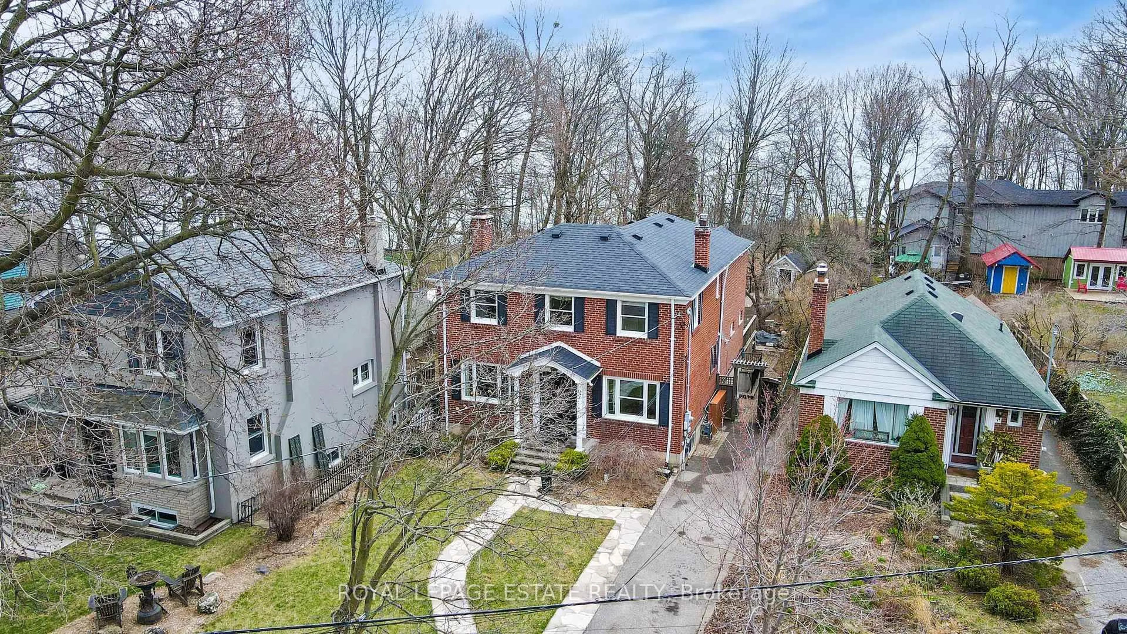 A pic from outside/outdoor area/front of a property/back of a property/a pic from drone, street for 3 Springbank Ave, Toronto Ontario M1N 1G2