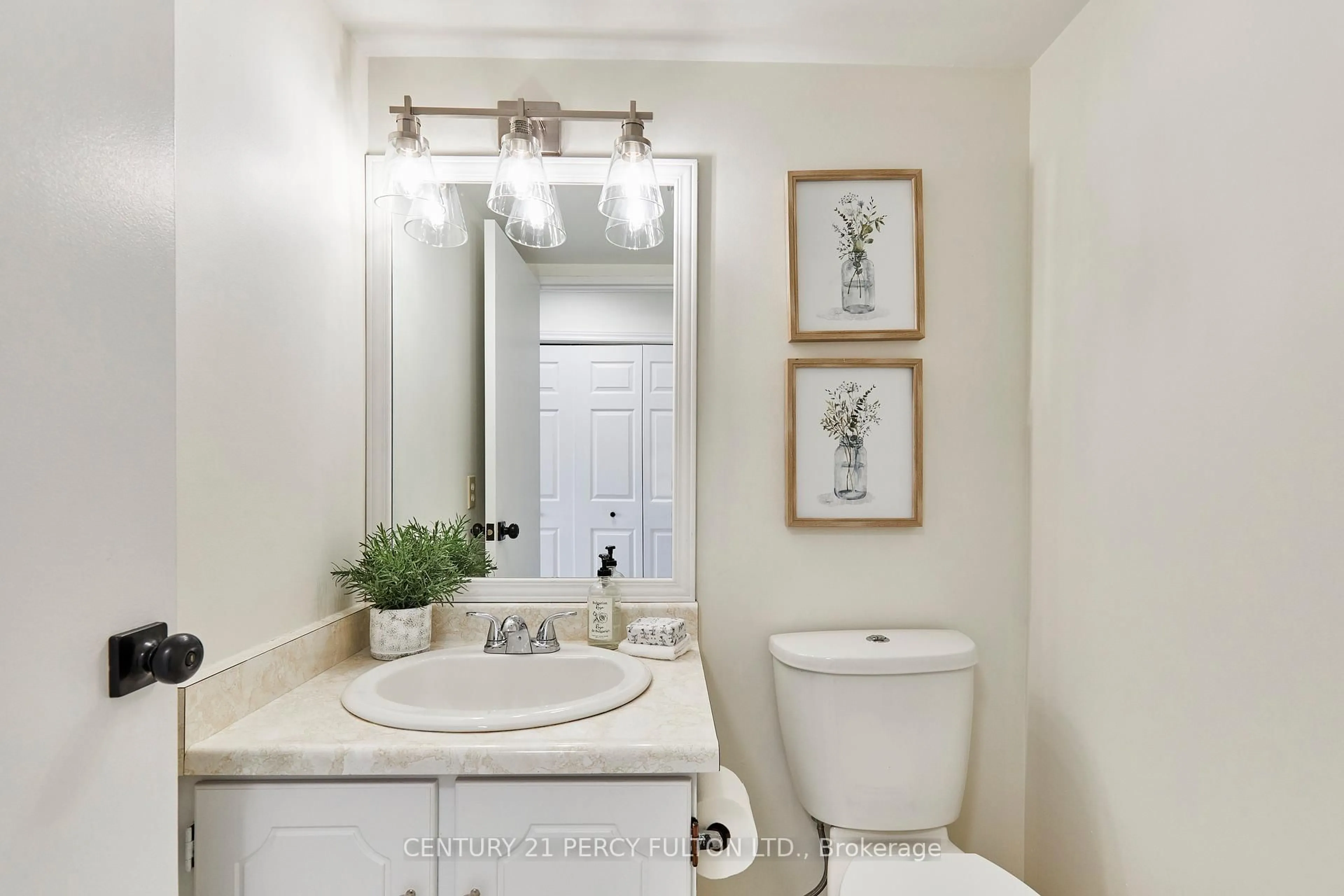 Standard bathroom, ceramic/tile floor for 55 William St #PH12, Oshawa Ontario L1G 7C9