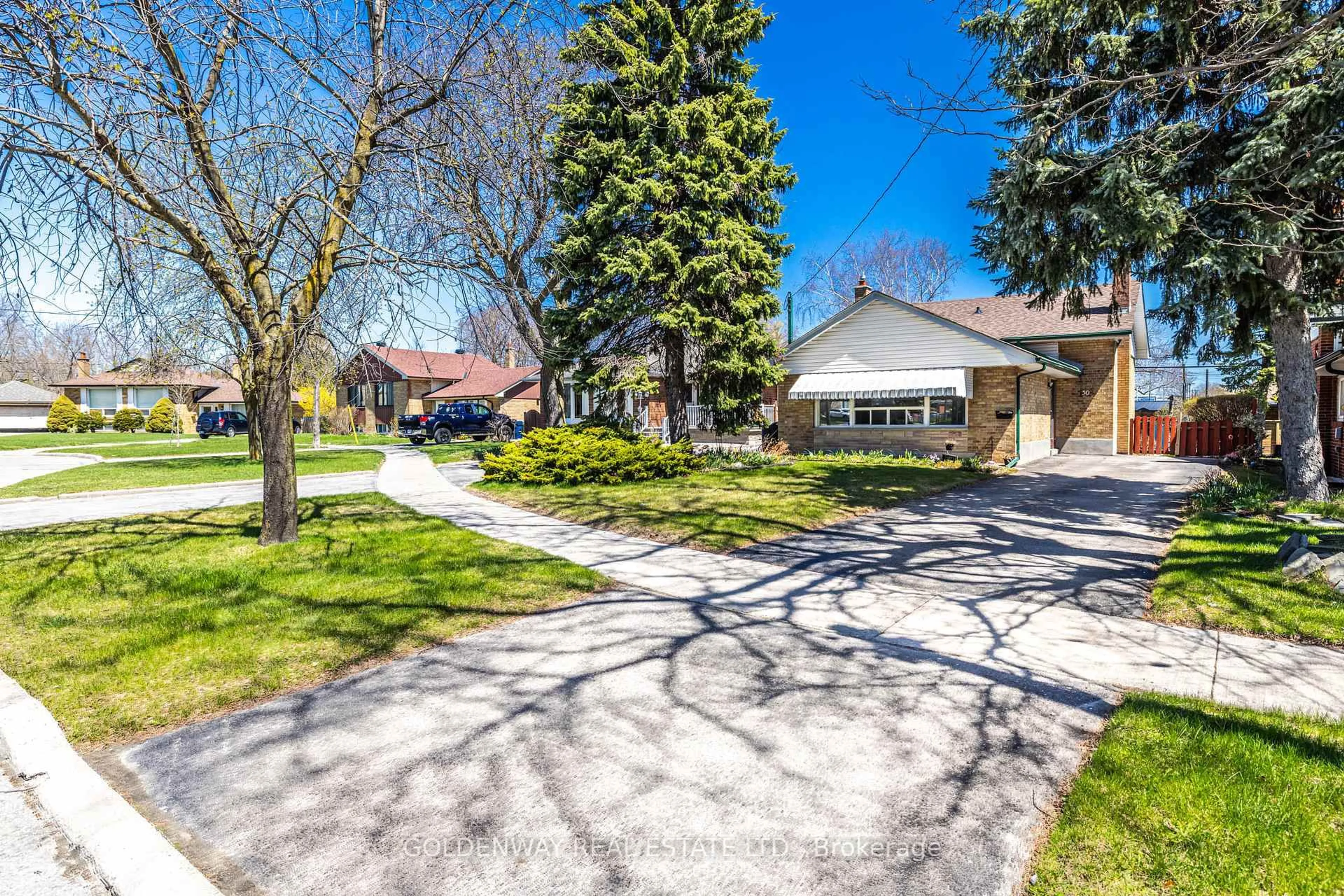 A pic from outside/outdoor area/front of a property/back of a property/a pic from drone, street for 30 Mendip Cres, Toronto Ontario M1P 1Y4