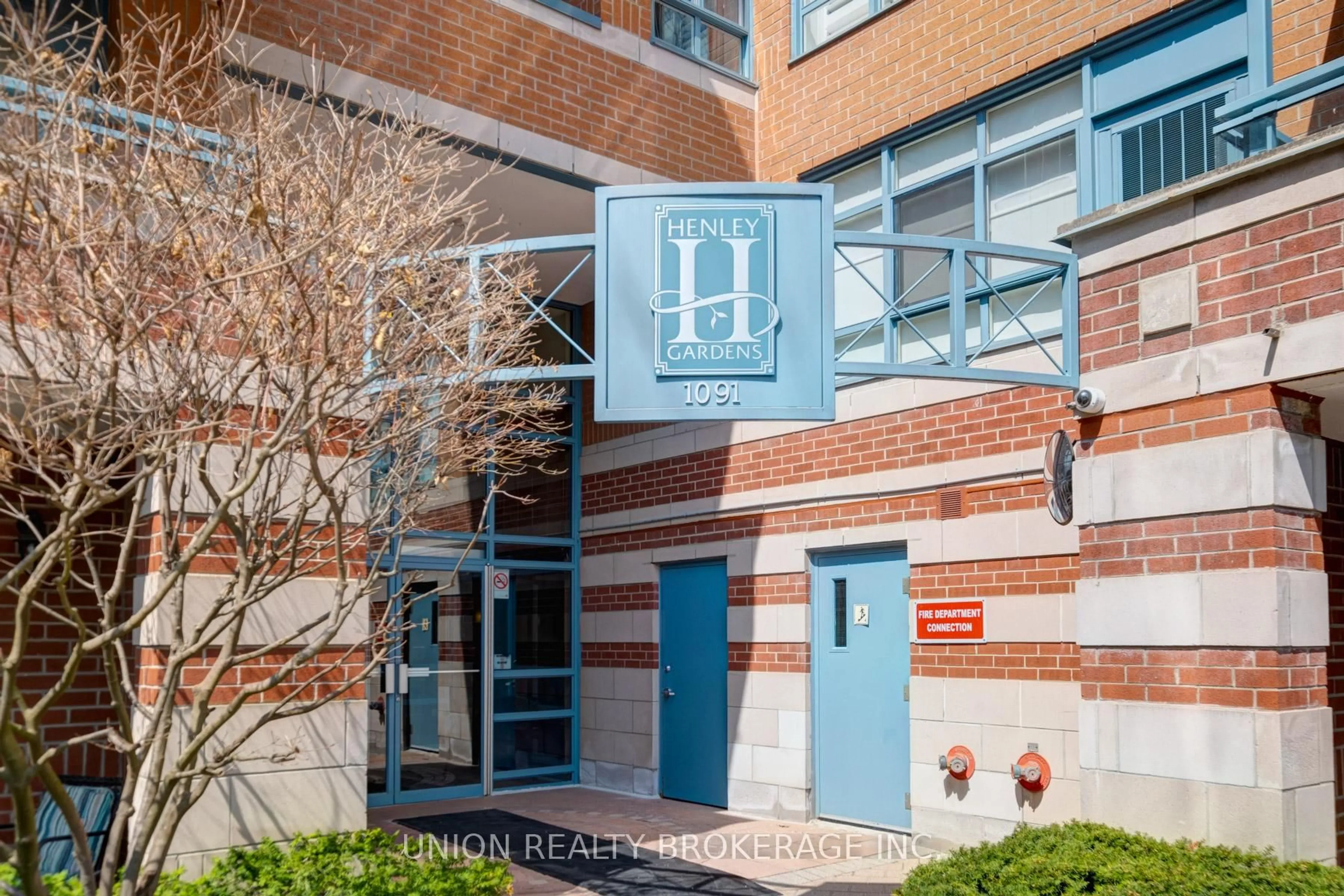Indoor foyer for 1091 Kingston Rd #317, Toronto Ontario M1N 4E5