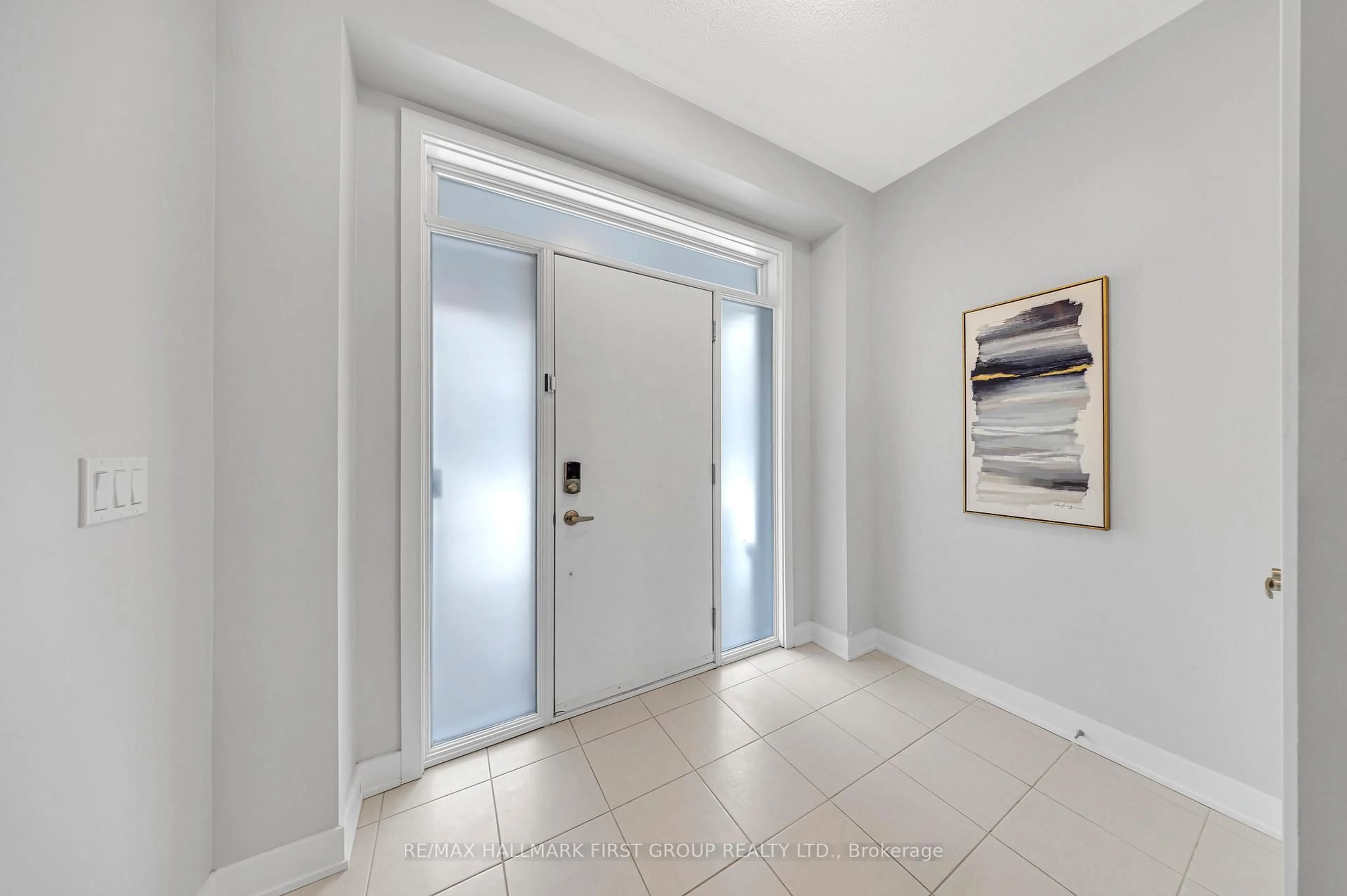 Indoor entryway for 1023 Dyas Ave, Oshawa Ontario L1L 0V4