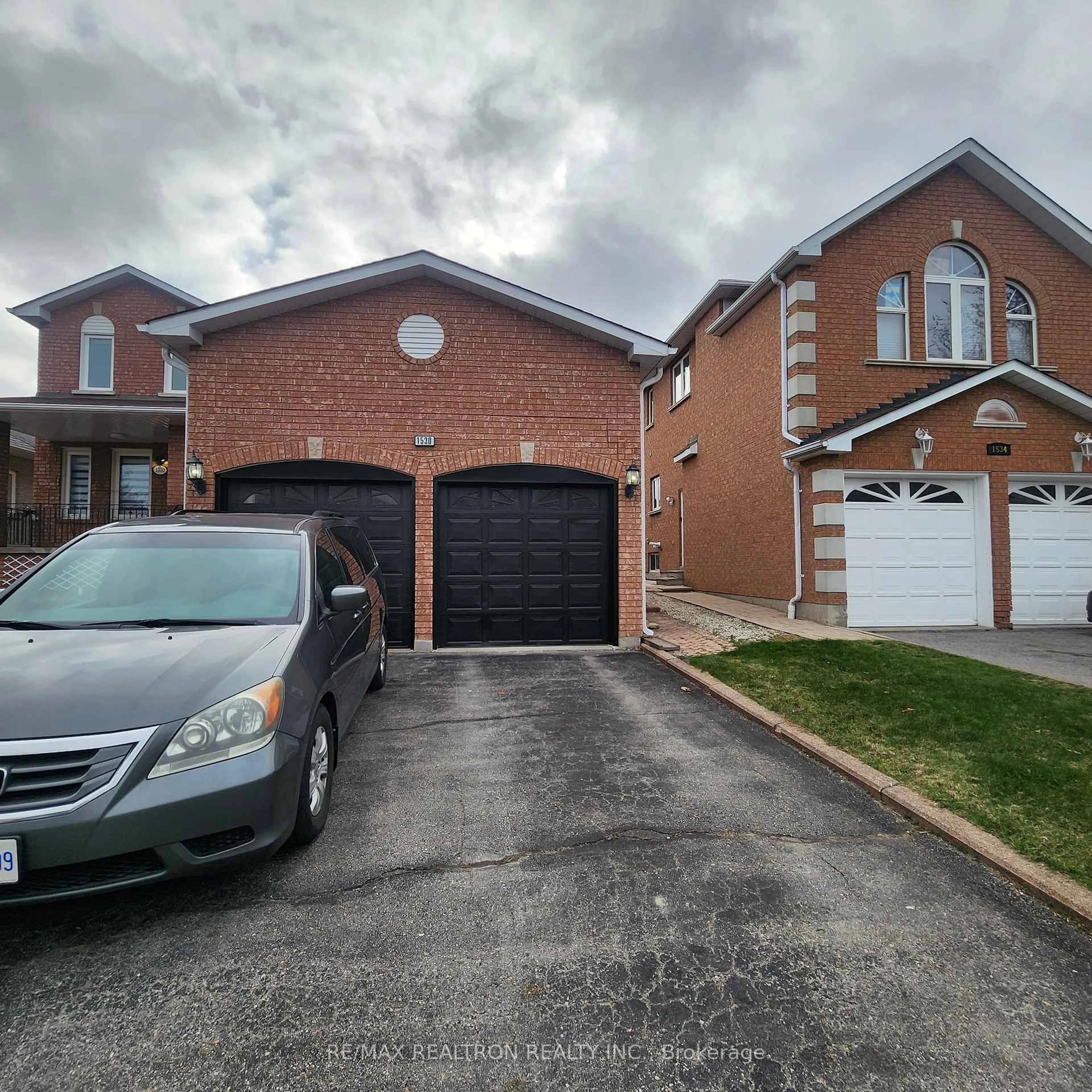 Home with brick exterior material, street for 1530 Oakburn St, Pickering Ontario L1V 6N4