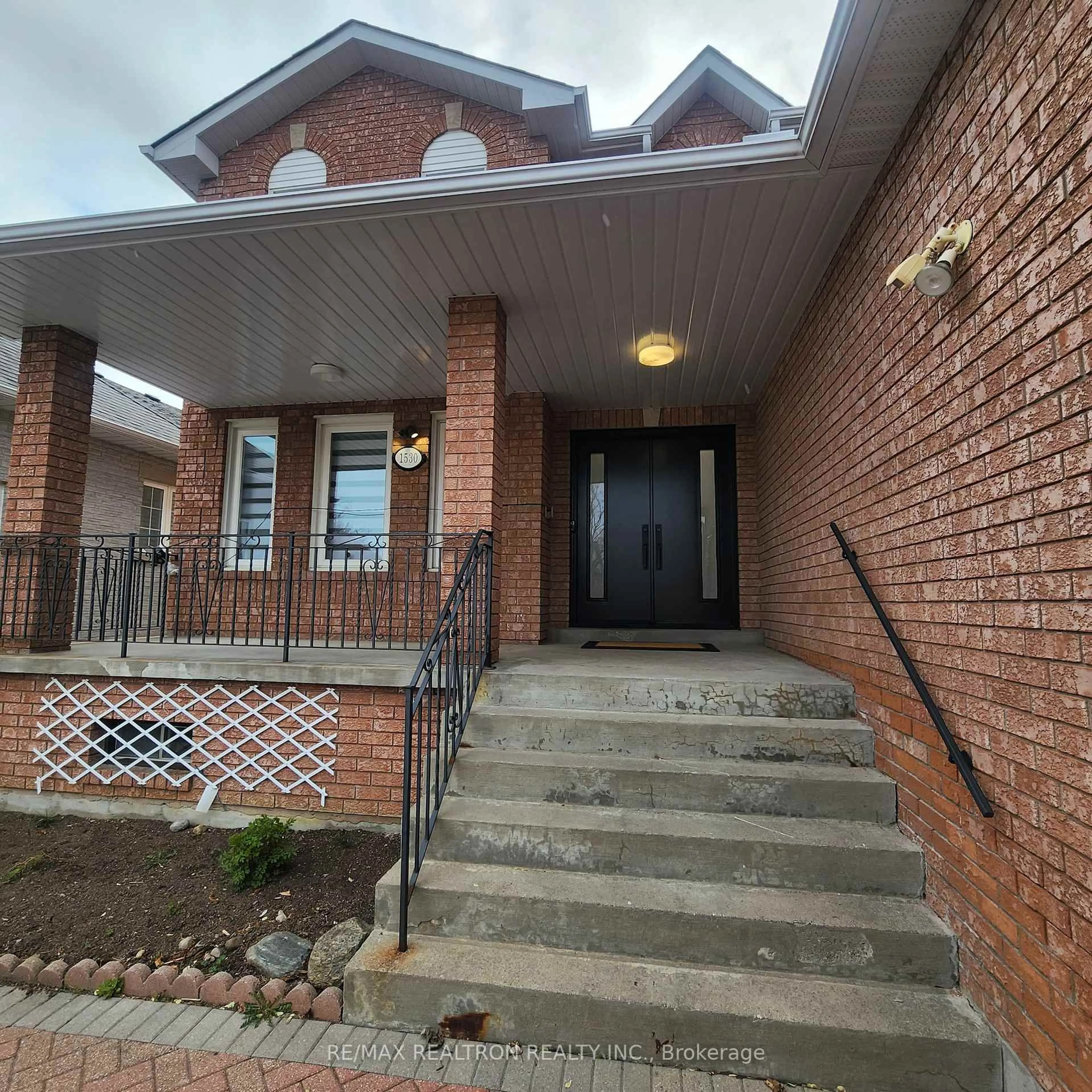 Home with brick exterior material, street for 1530 Oakburn St, Pickering Ontario L1V 6N4