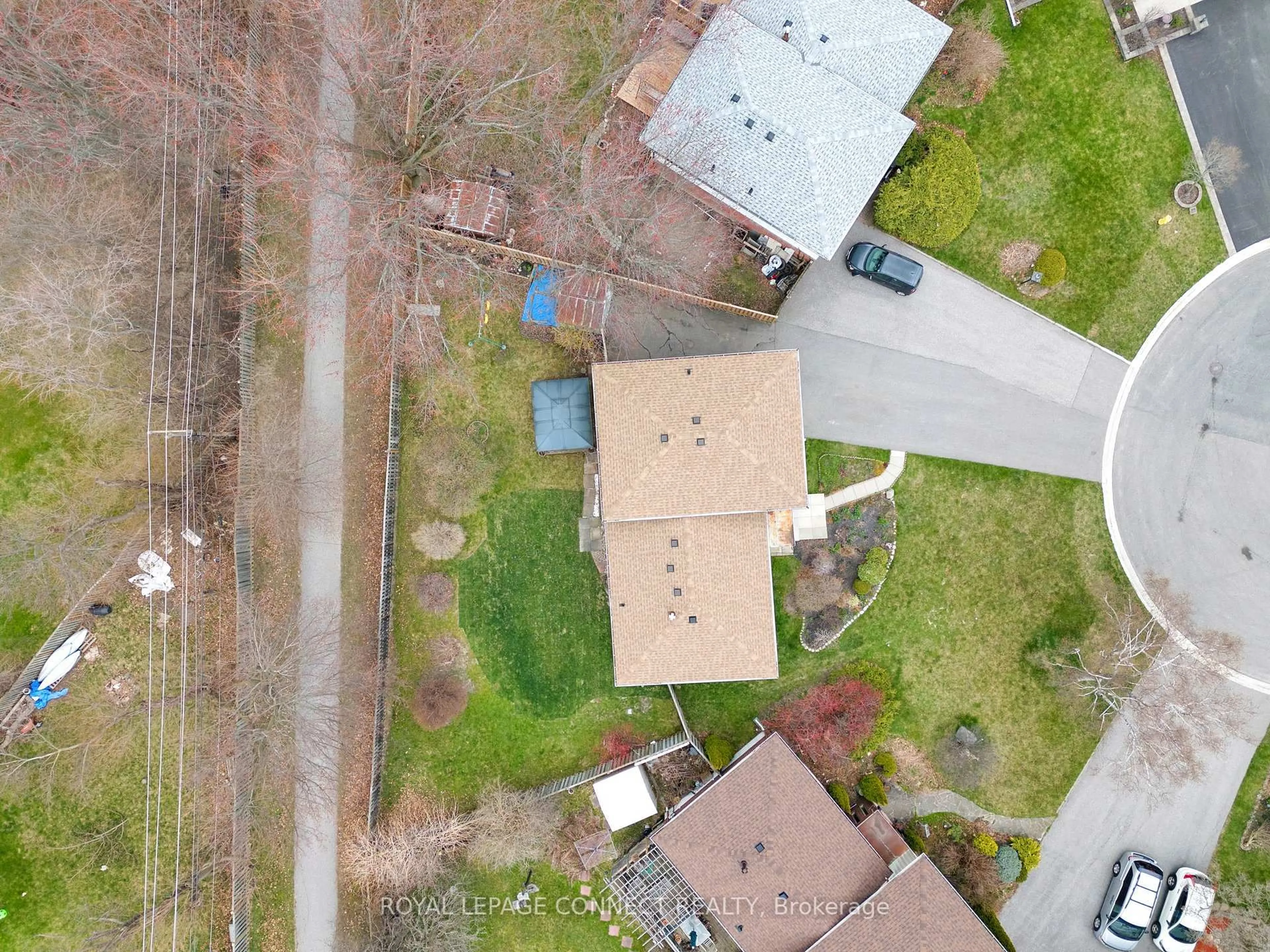 A pic from outside/outdoor area/front of a property/back of a property/a pic from drone, street for 8 Graham Crt, Ajax Ontario L1S 1H6