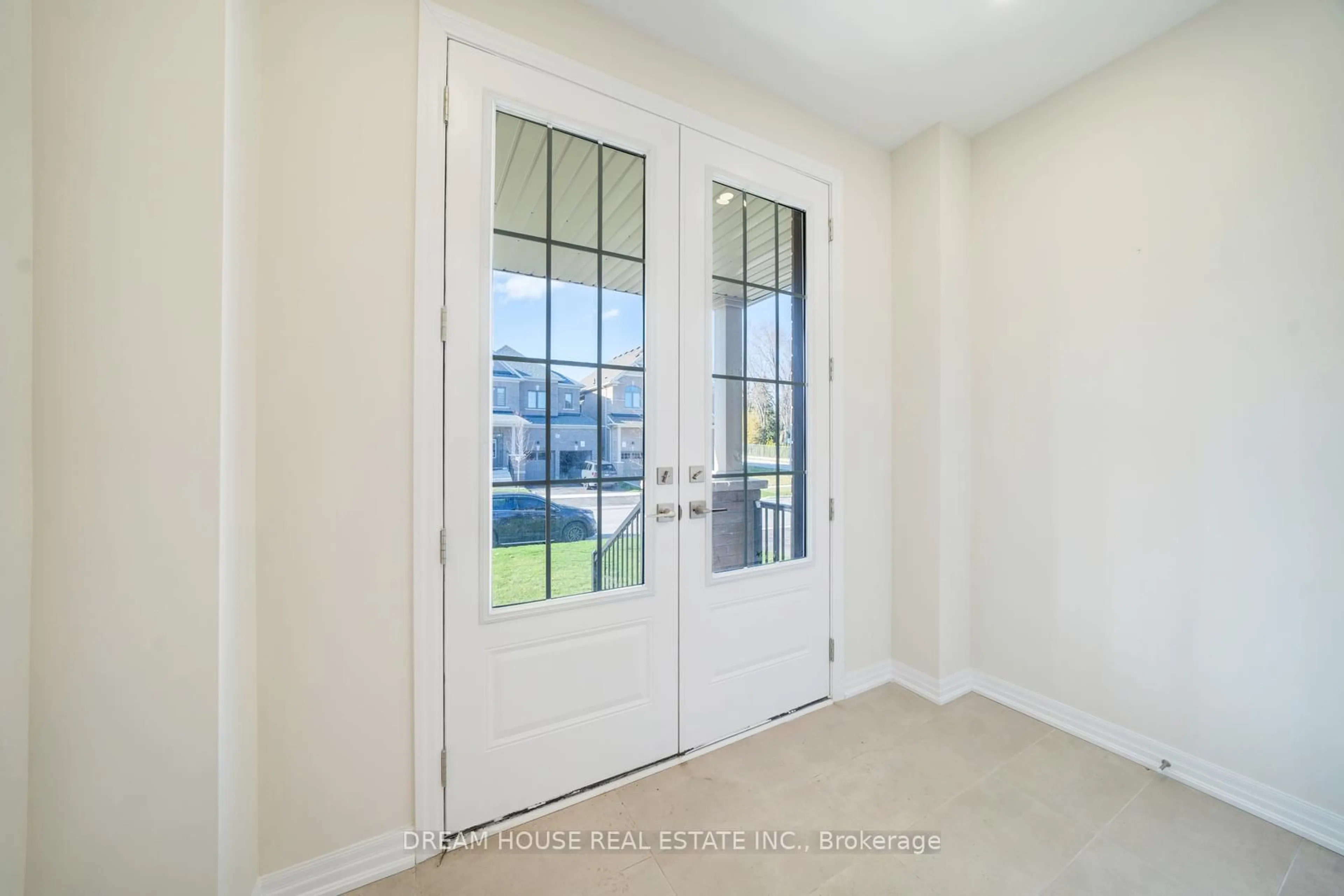 Indoor entryway for 11 Northrop Ave, Clarington Ontario L1B 0W6