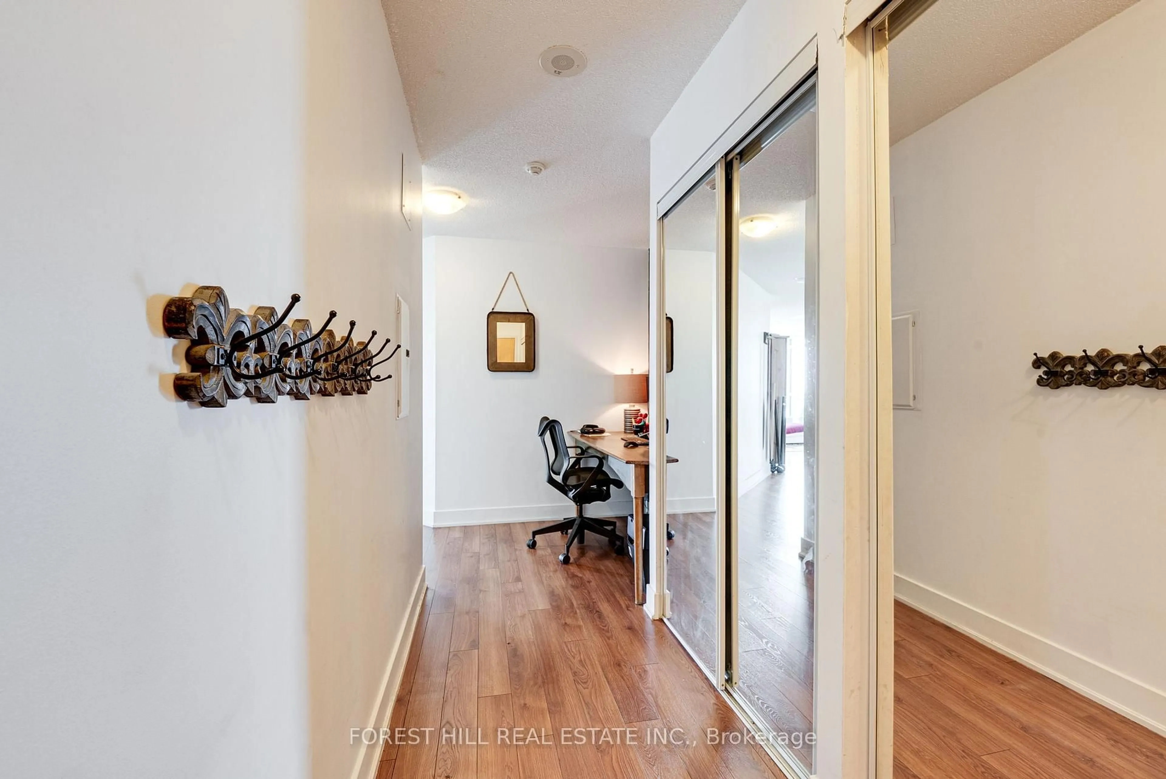 Indoor entryway for 1048 Broadview Ave #1703, Toronto Ontario M4K 2B8