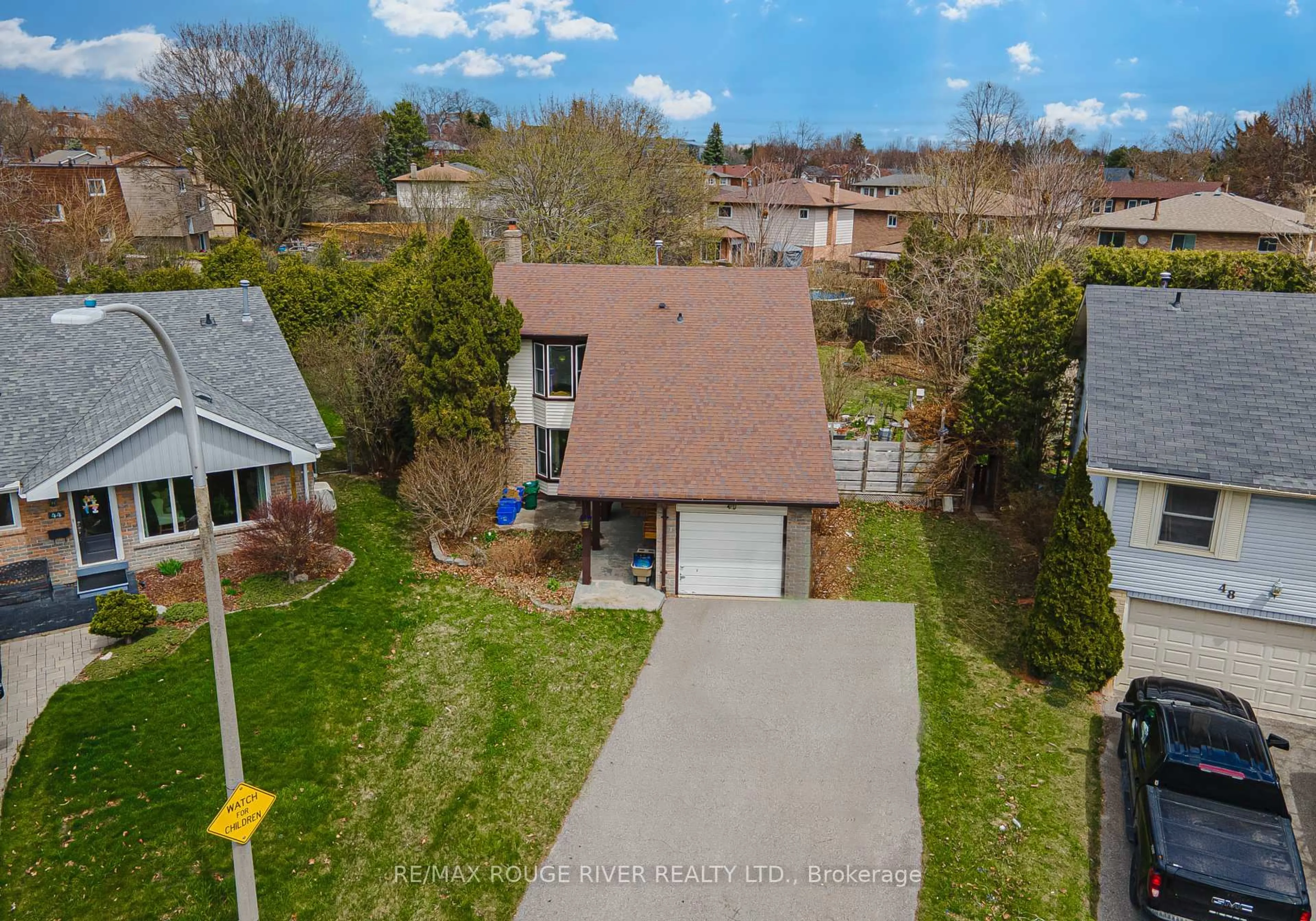 A pic from outside/outdoor area/front of a property/back of a property/a pic from drone, street for 46 Pilkington Cres, Whitby Ontario L1N 6G1