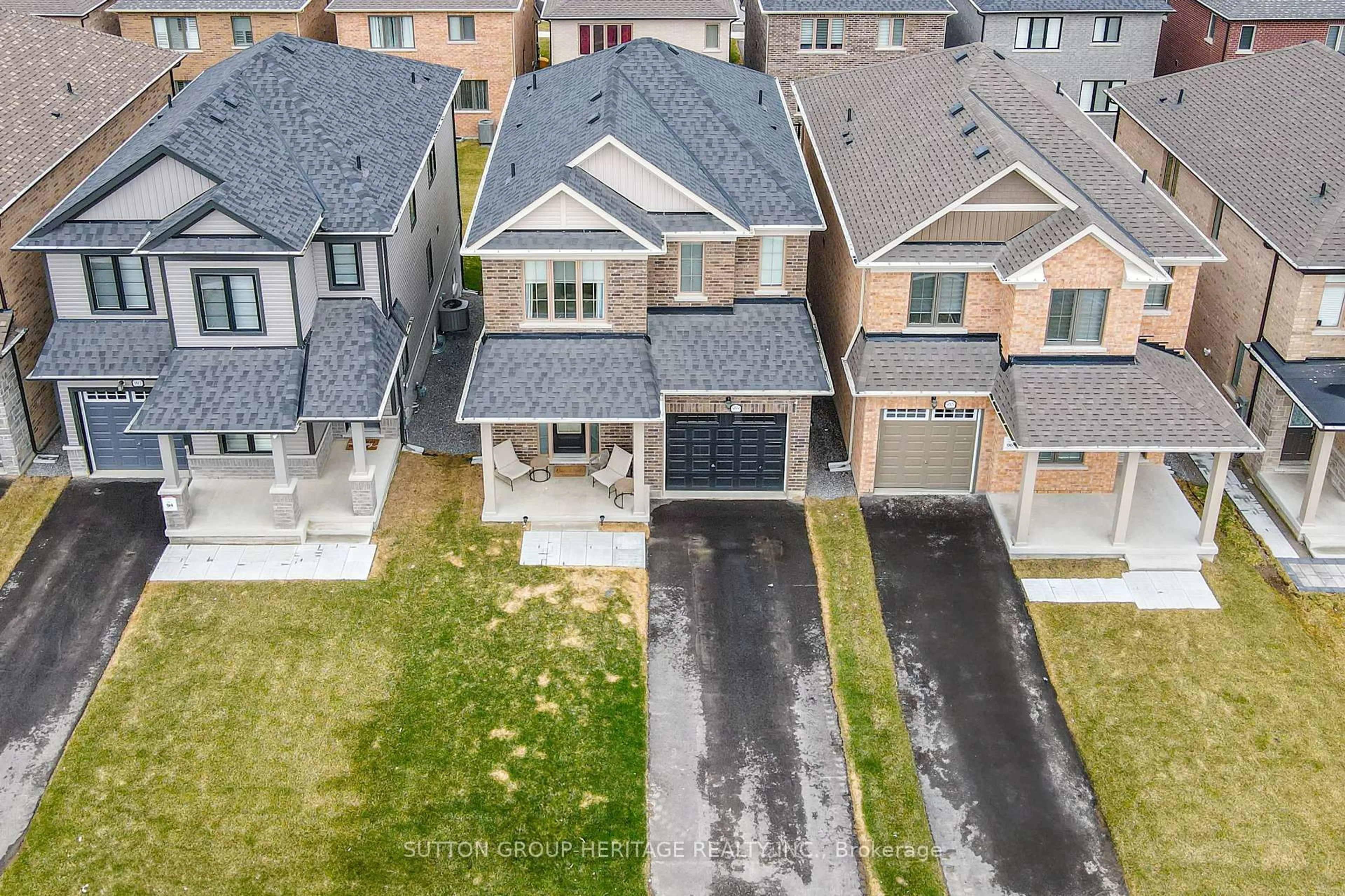 A pic from outside/outdoor area/front of a property/back of a property/a pic from drone, street for 989 Lockie Dr, Oshawa Ontario L1L 0S2