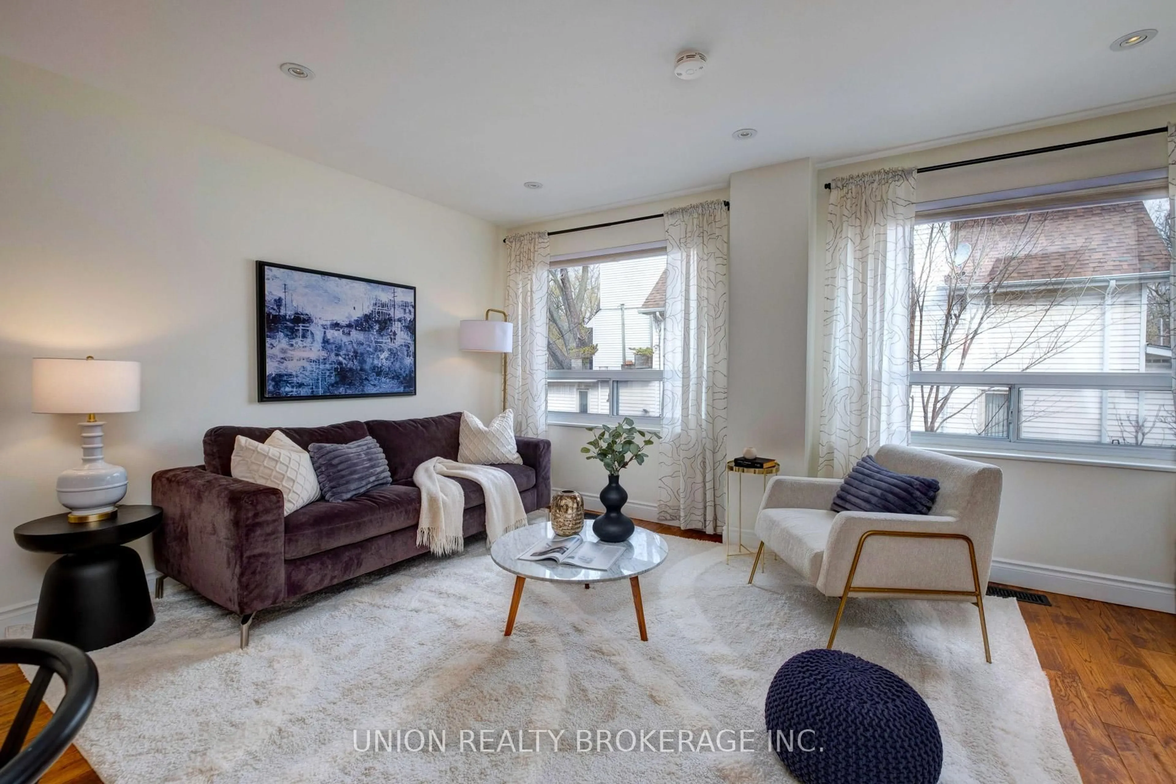 Living room with furniture, unknown for 90 Edgewood Ave #136, Toronto Ontario M4L 3H1