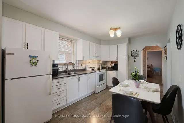 Additional property image - 1310 Victoria Park Ave