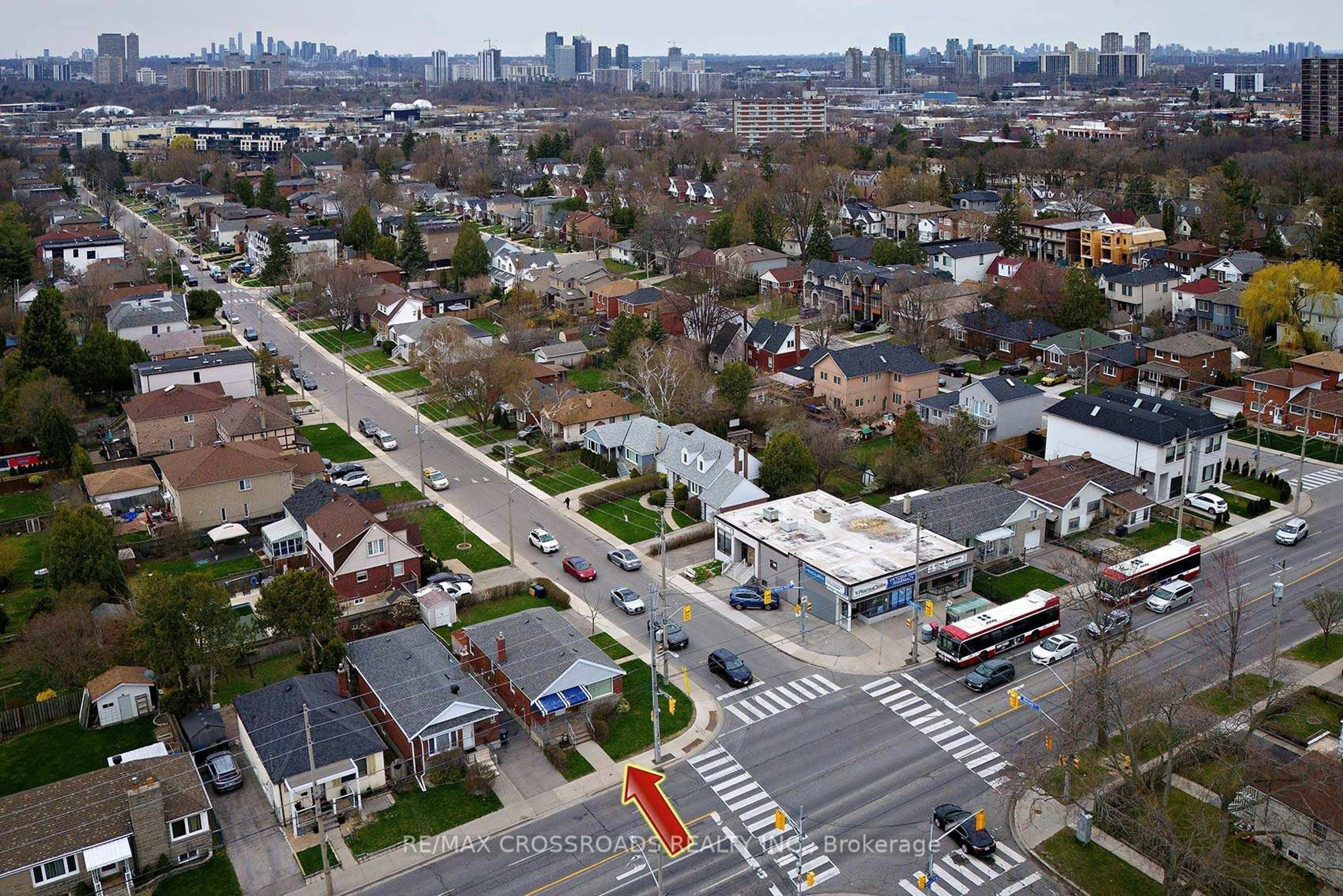 A pic from outside/outdoor area/front of a property/back of a property/a pic from drone, street for 1310 Victoria Park Ave, Toronto Ontario M4B 2L2