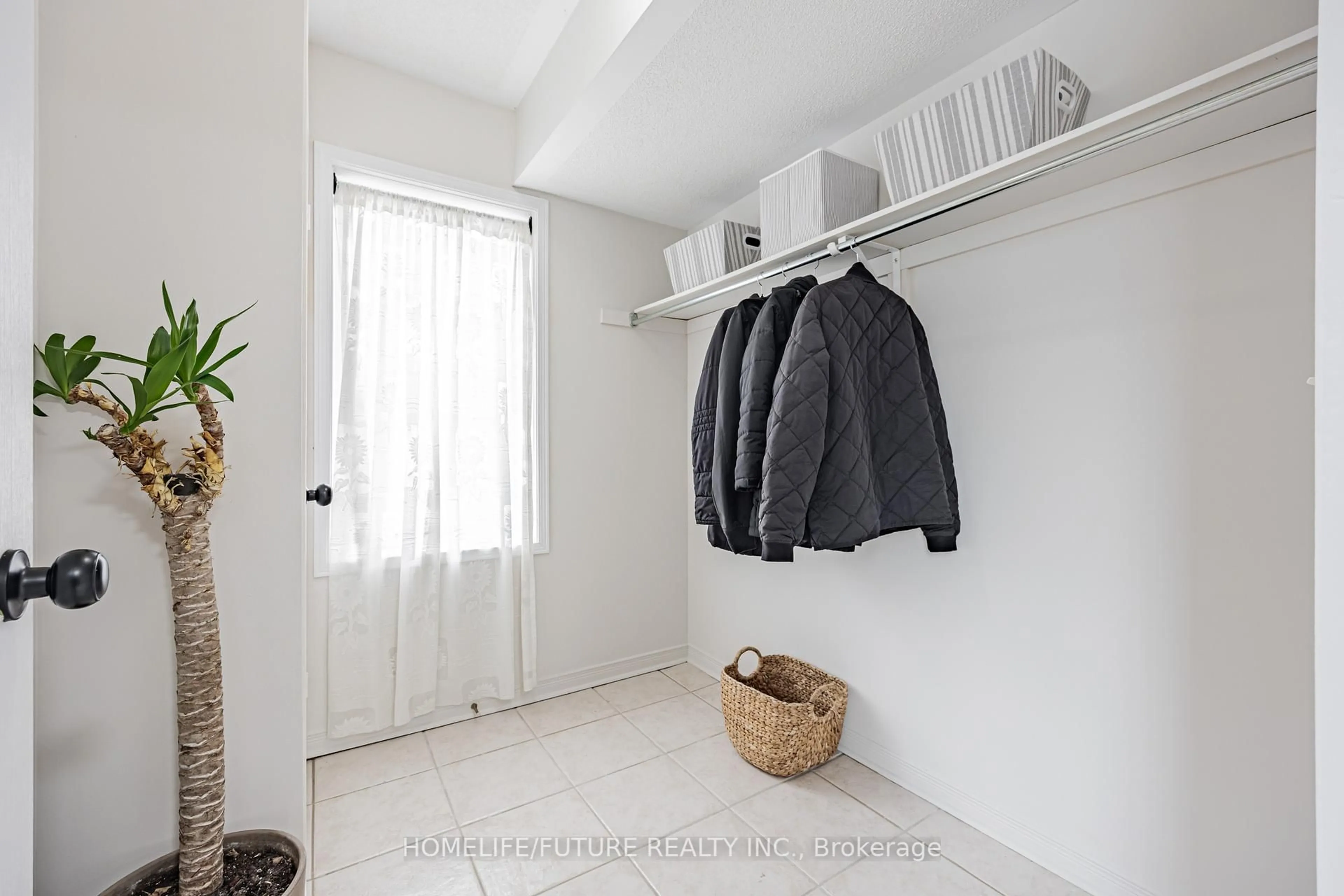 Indoor entryway for 52 Kiriakou St #58, Toronto Ontario M1P 5H3