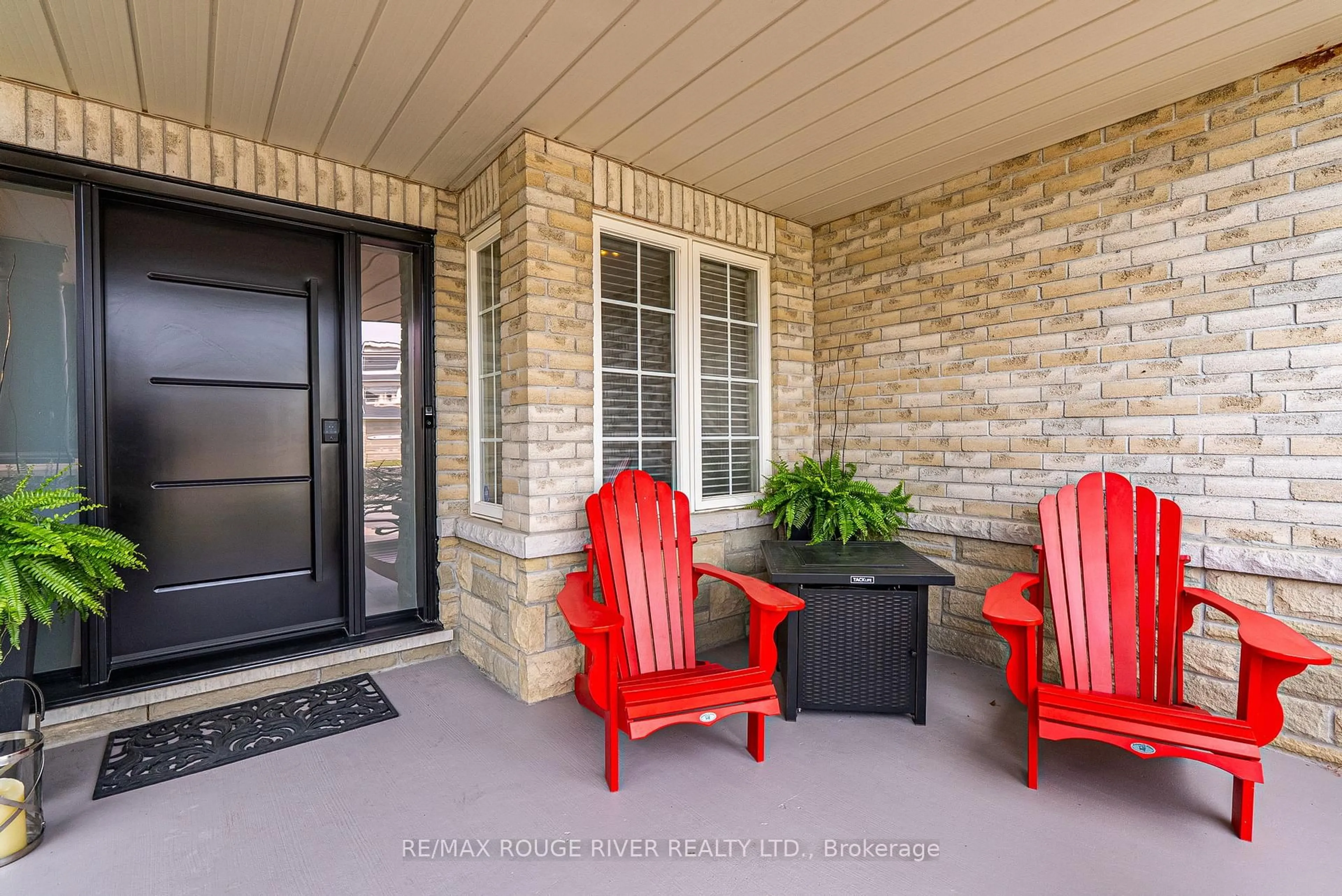 Indoor entryway for 14 Mackey Dr, Whitby Ontario L1P 1P5