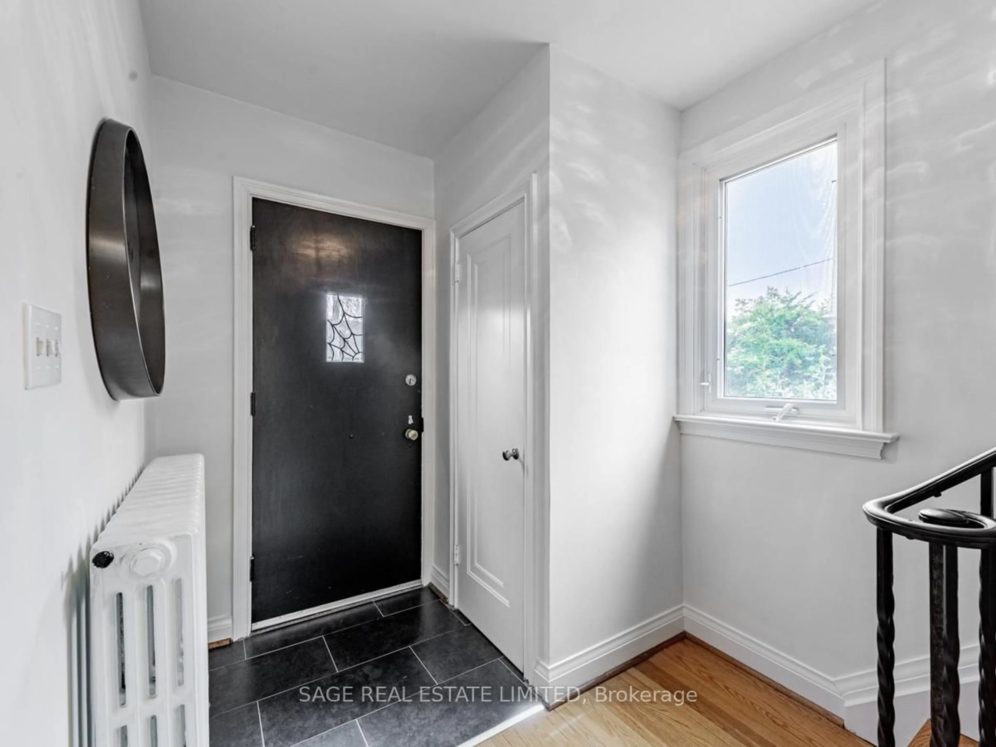 Indoor entryway for 28 Barbara Cres, Toronto Ontario M4C 3B2