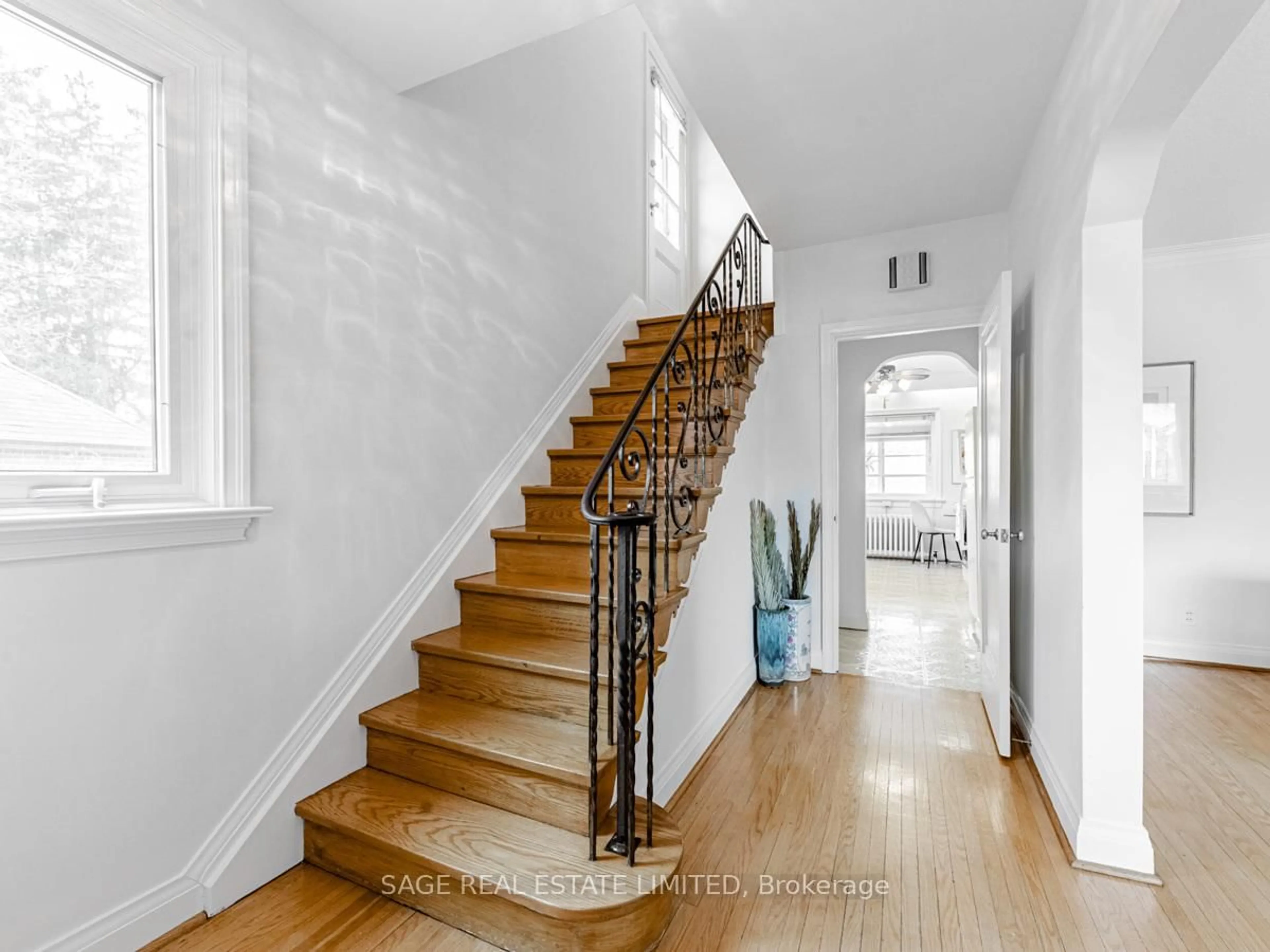 Indoor entryway for 28 Barbara Cres, Toronto Ontario M4C 3B2